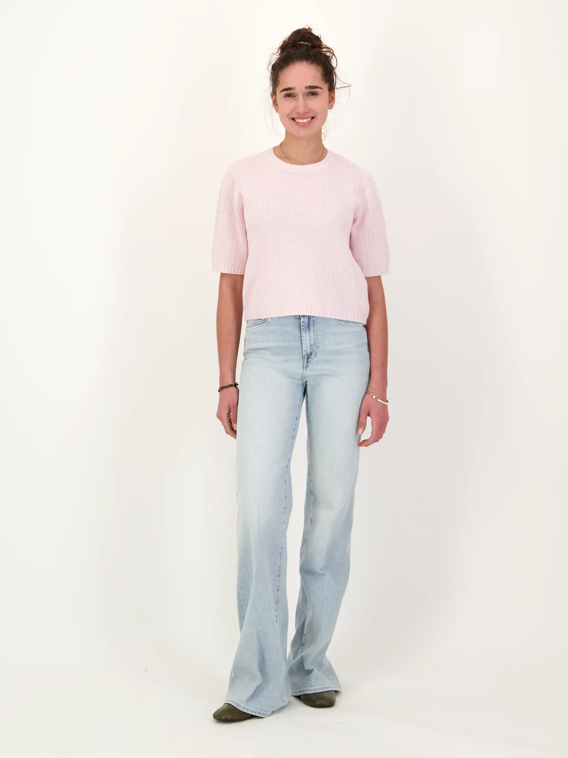 Pullover Kurzarm  - Artikel Teil eines Outfits getragen von einem Modell - Farbe: Rosa&Pink