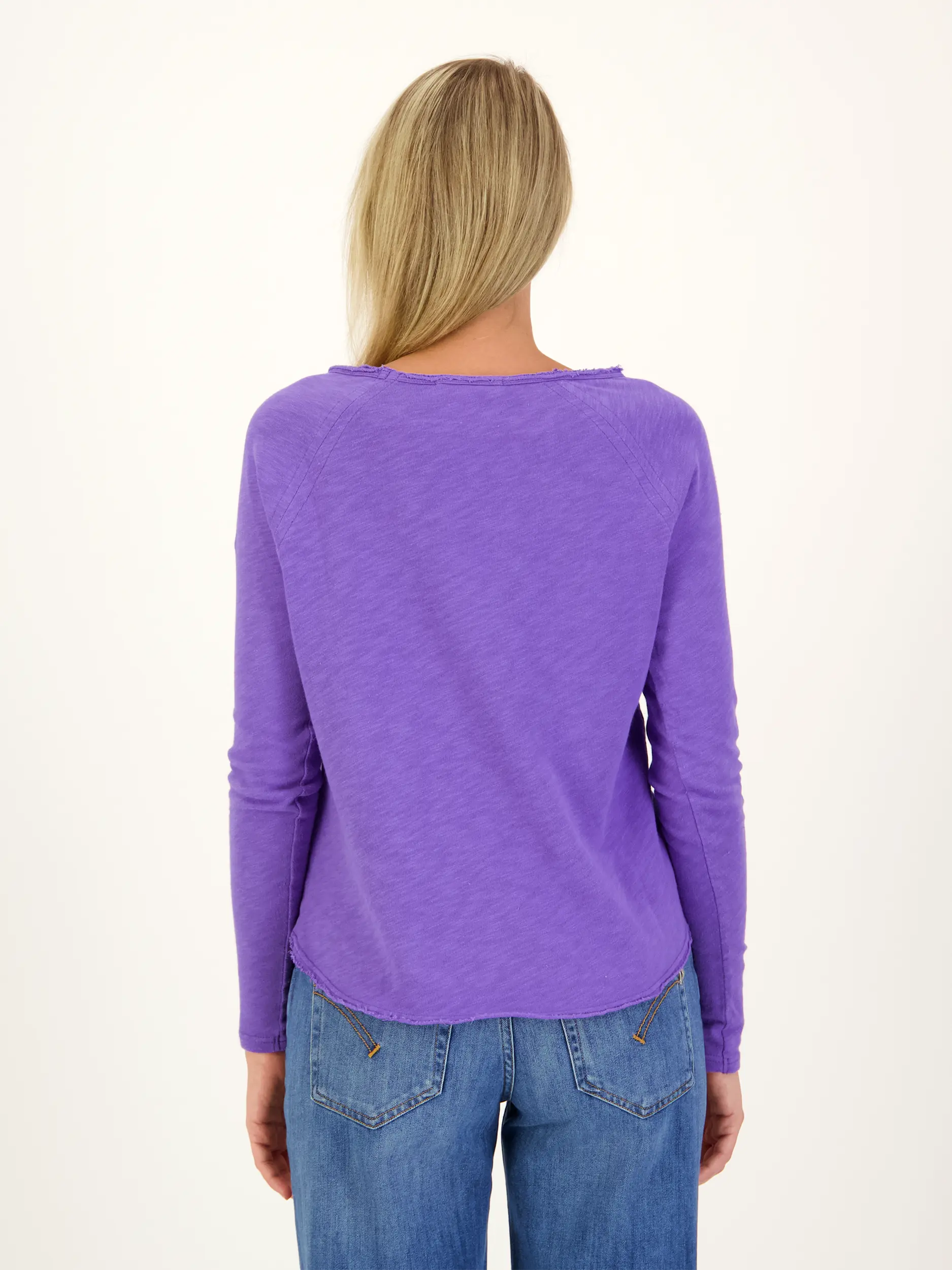 Sweatshirt - Artikel Rückseite getragen von einem Modell
