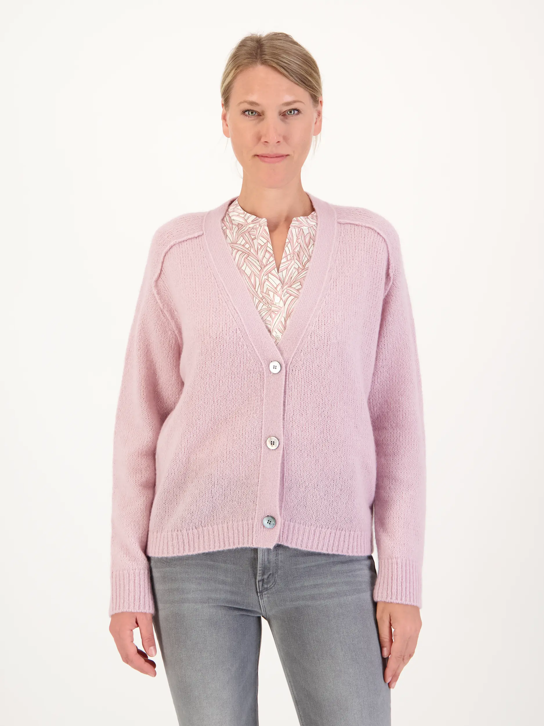 Strickjacke aus Kaschmir - Artikel Vorderseite getragen von einem Modell - Farbe: Rosa&Pink