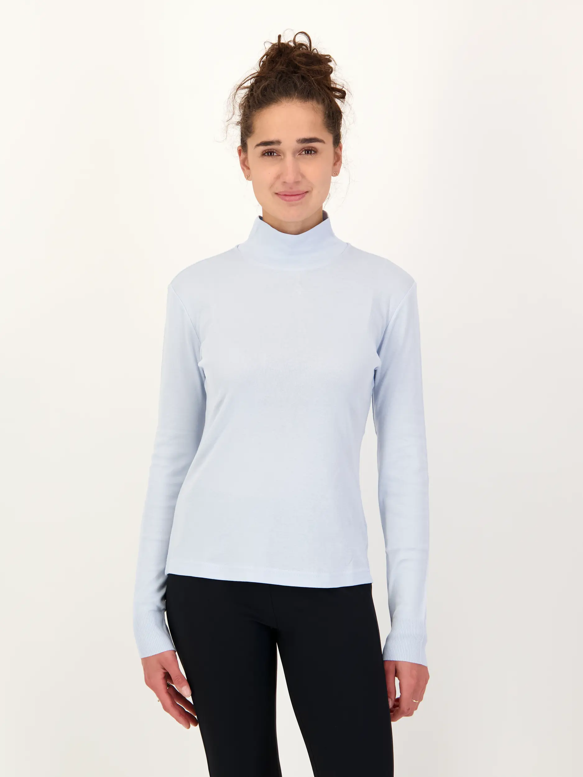 Langarmshirt 'Sue' - Artikel Vorderseite getragen von einem Modell - Farbe: Blau