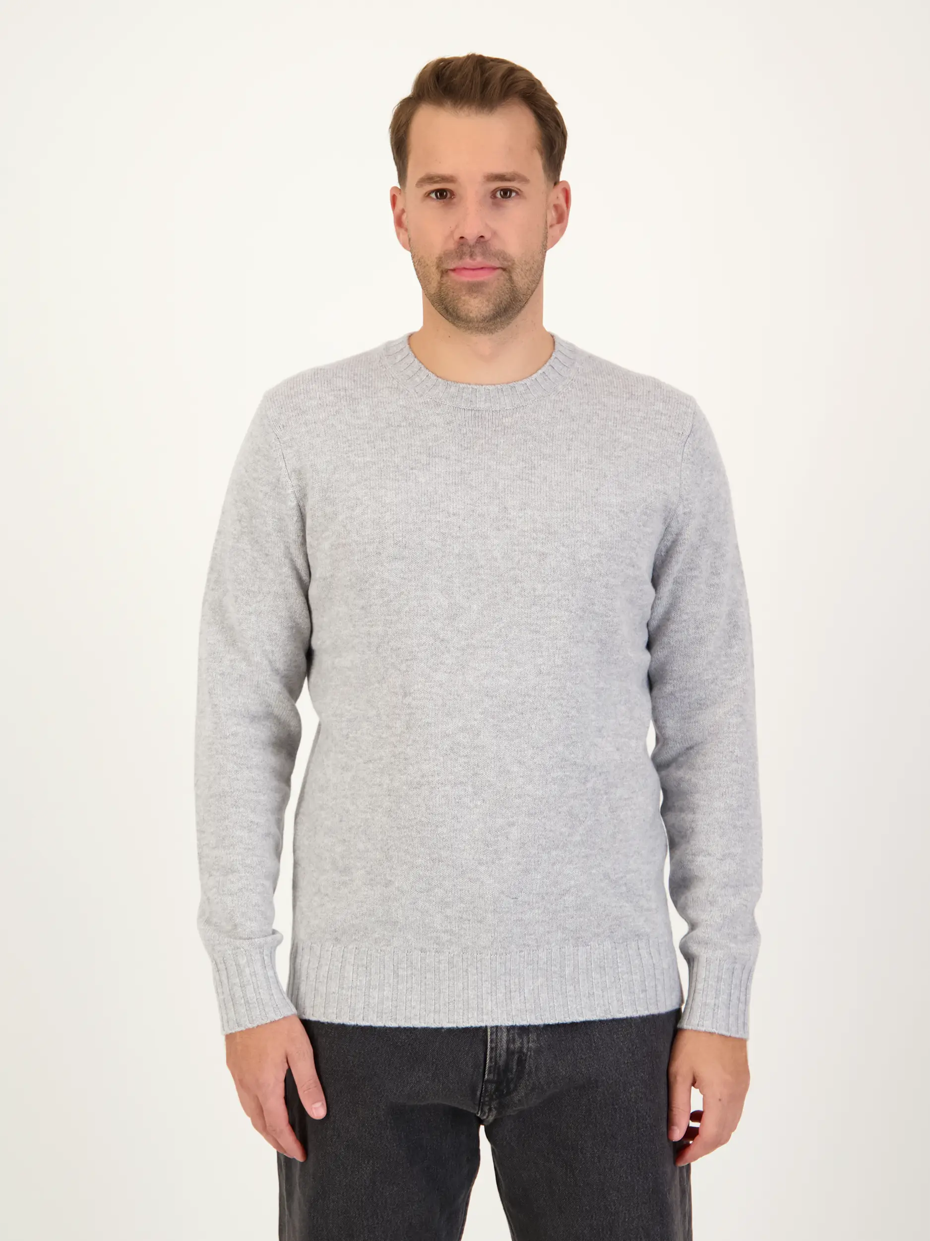 Pullover 'Rifredo' aus Kaschmir-Merino-Mix - Artikel Vorderseite getragen von einem Modell - Farbe: Grau
