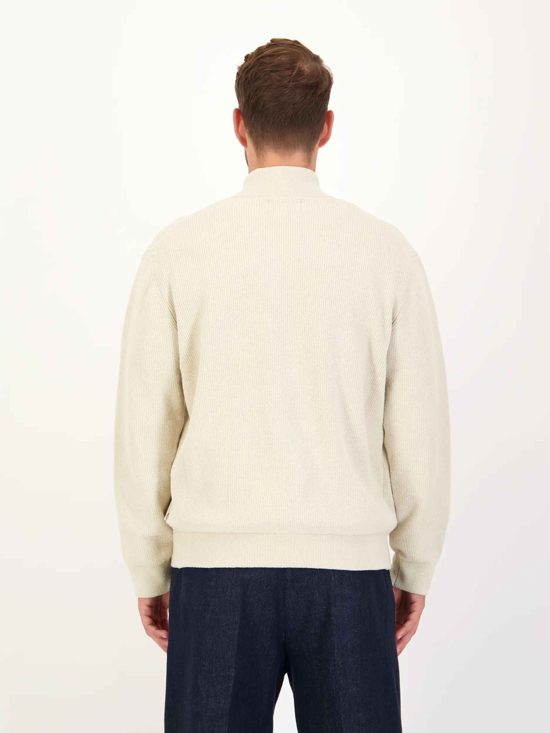 Strickjacke 'Danny' - Artikel Rückseite getragen von einem Modell - Farbe: Beige