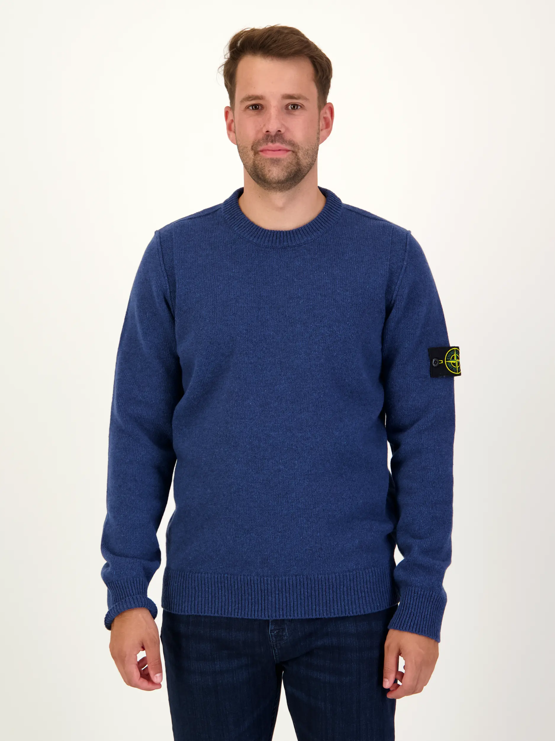 Pullover - Artikel Vorderseite getragen von einem Modell