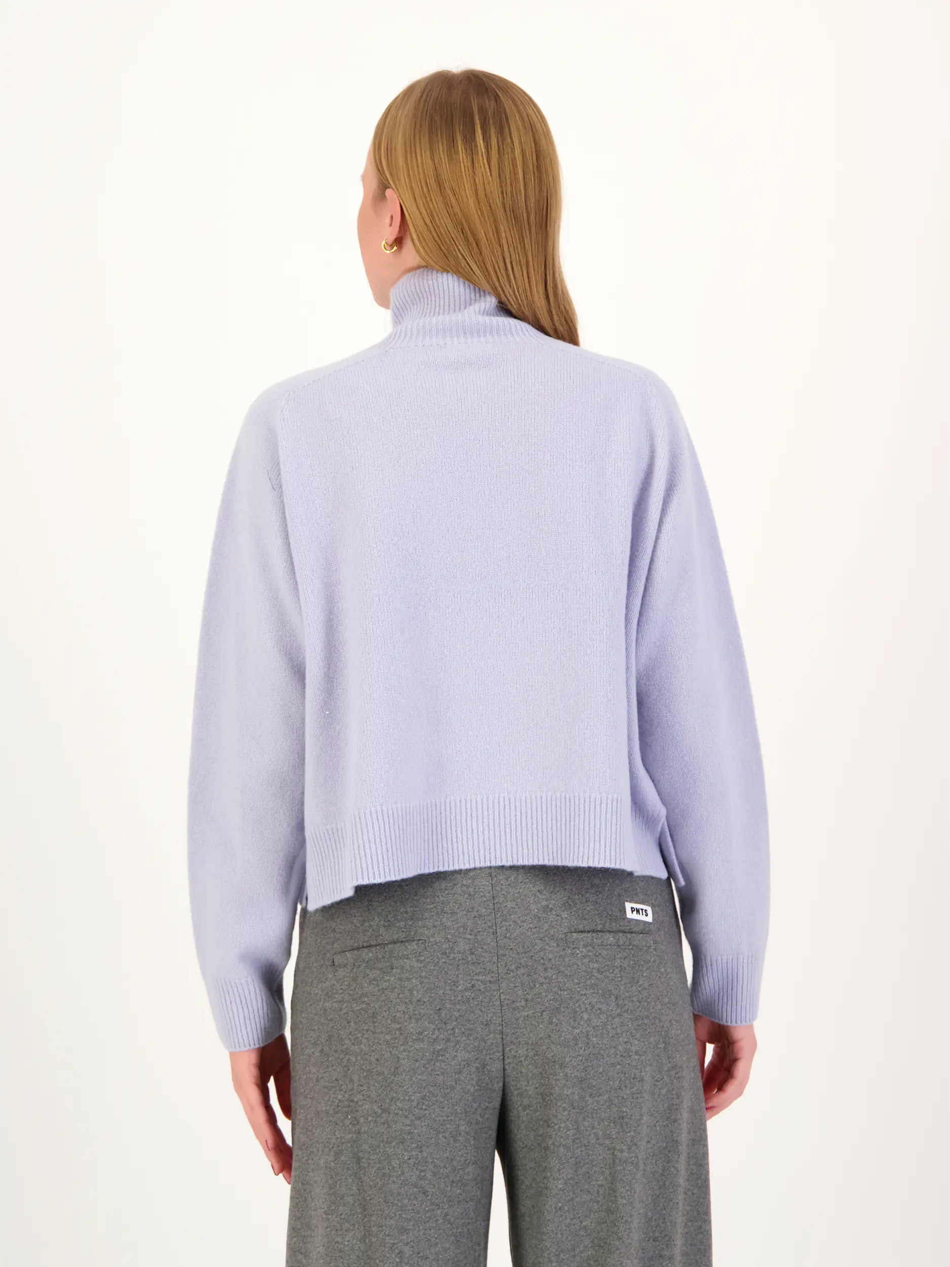 Pullover 'Lyzima' - Artikel Rückseite getragen von einem Modell - Farbe: Blau