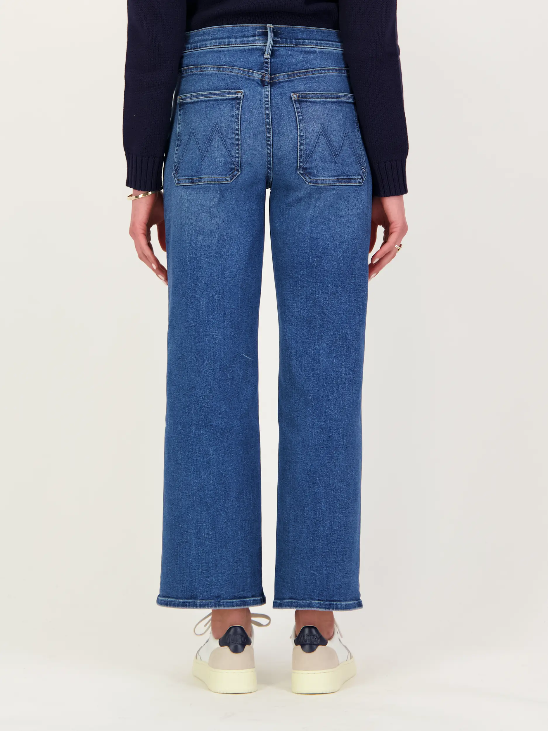 Mid Rise Straight Leg Jeans - Artikel Rückseite getragen von einem Modell - Farbe: Blau