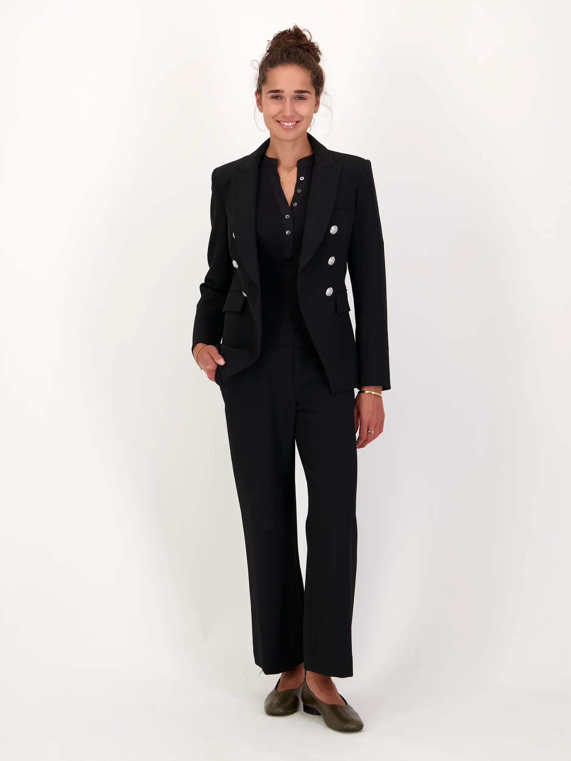 Blazer 'Miller Dickeyjacket' langarm - Artikel Teil eines Outfits getragen von einem Modell - Farbe: Schwarz