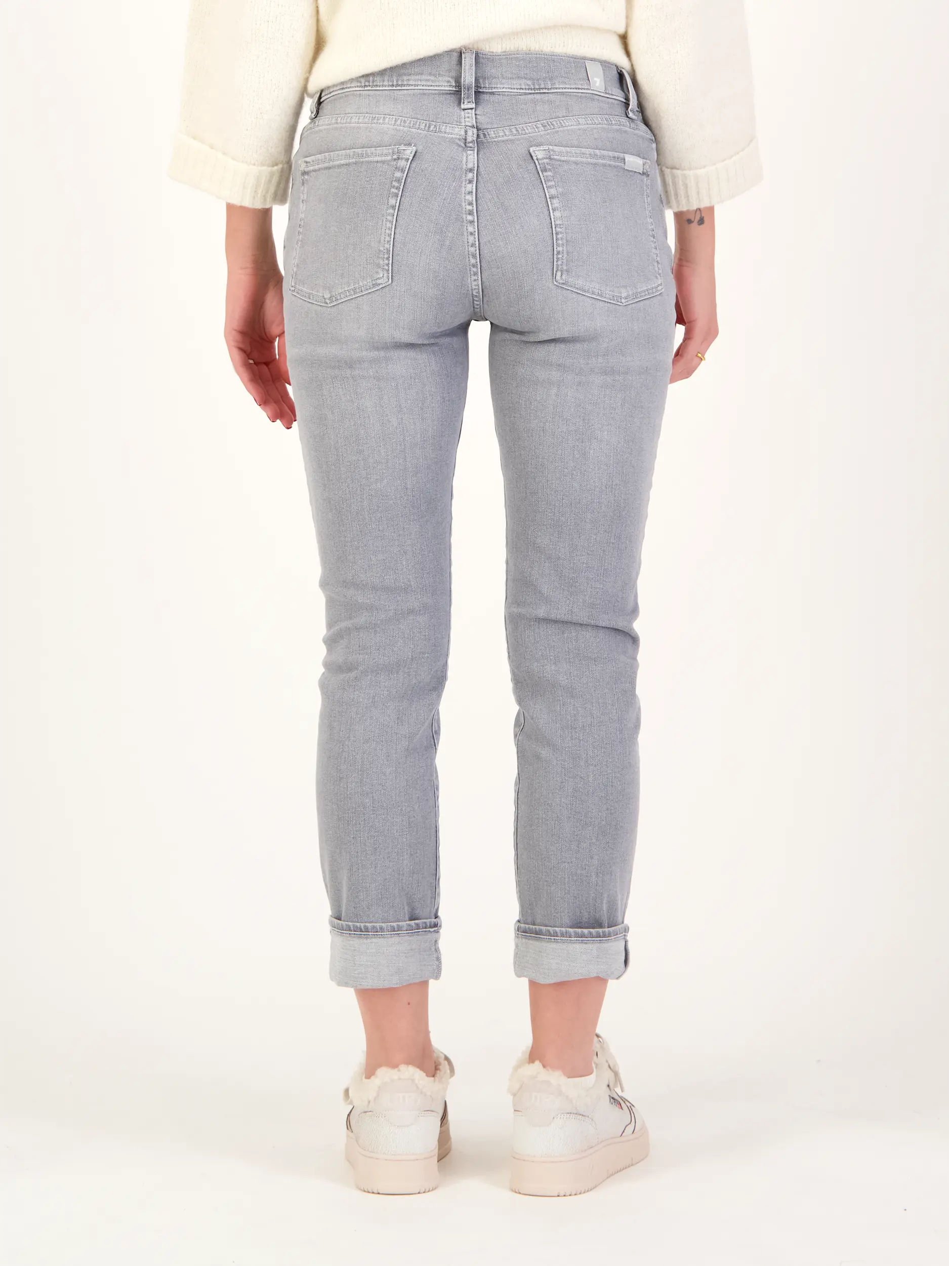 High Rise Skinny Jeans 'Relaxed Skinny' - Artikel Rückseite getragen von einem Modell - Farbe: Grau