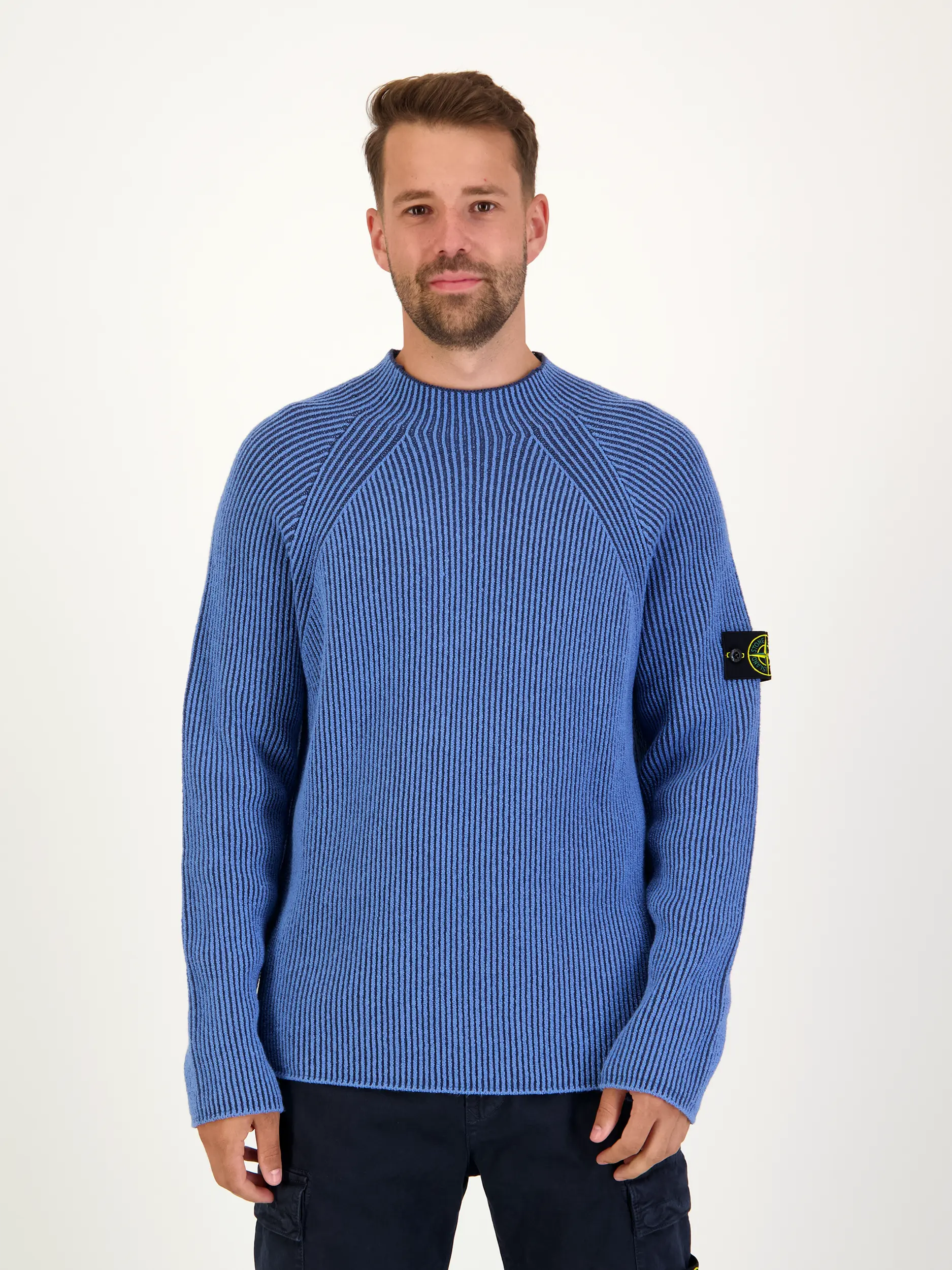 Pullover - Artikel Vorderseite getragen von einem Modell - Farbe: Blau