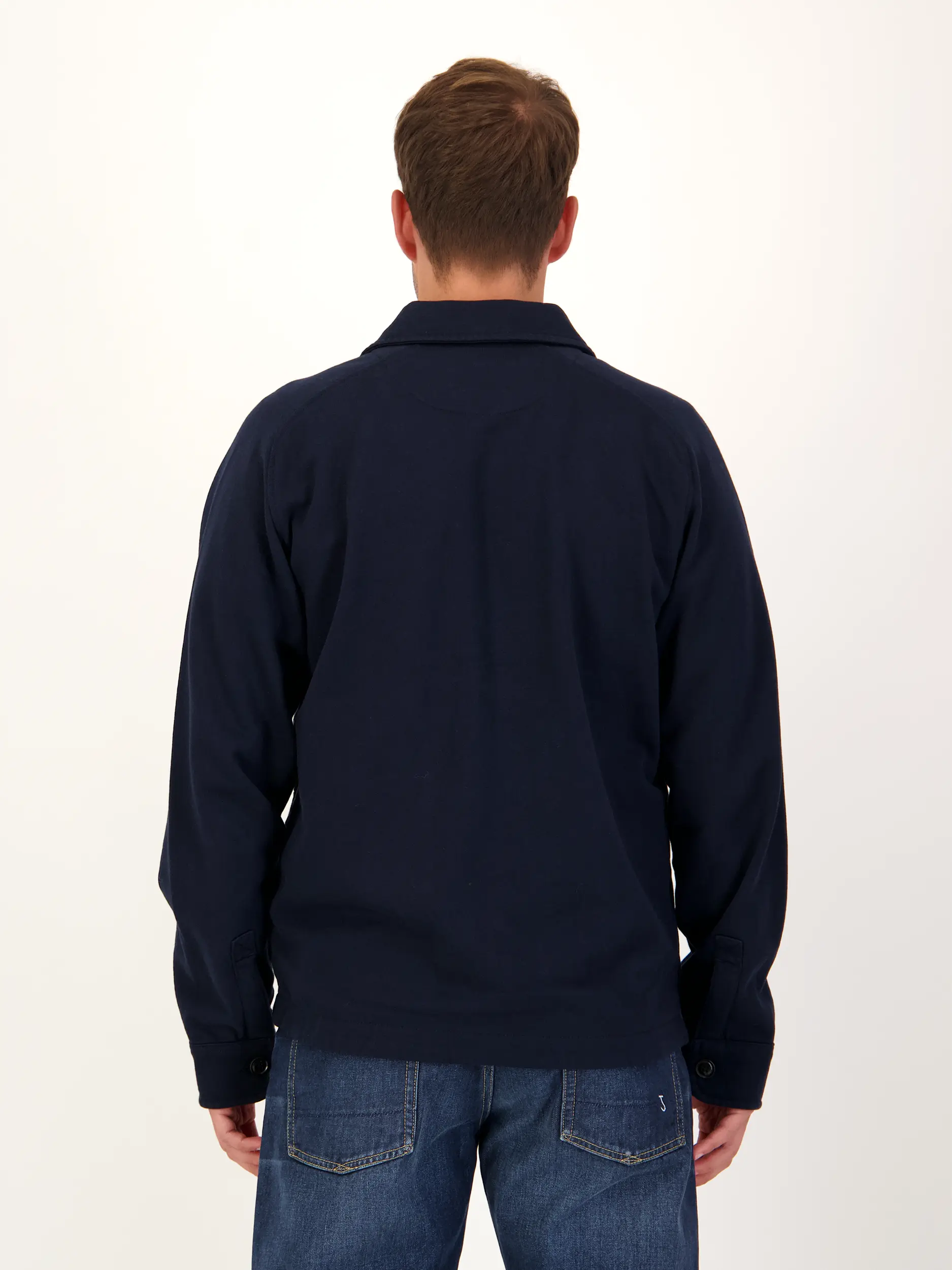 Overshirt 'Felix' - Artikel Rückseite getragen von einem Modell - Farbe: Blau