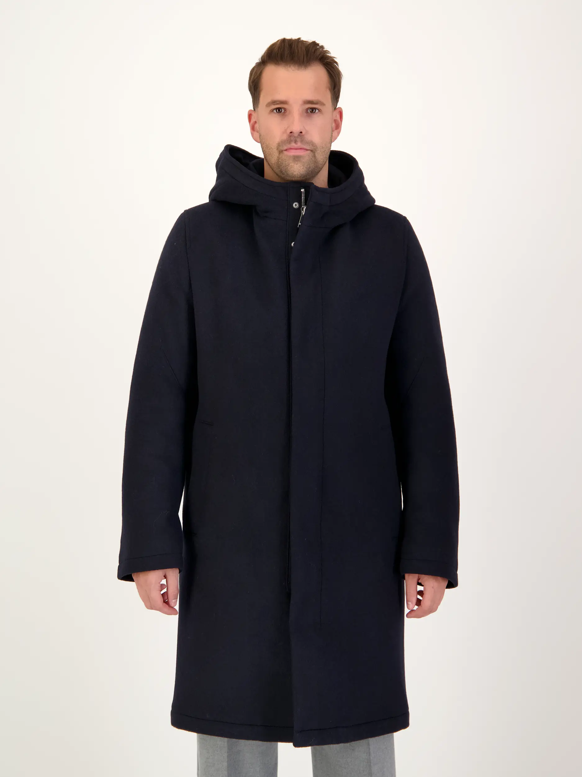 Kurzmantel 'Naukano' aus Woll-Mix - Artikel Vorderseite getragen von einem Modell - Farbe: Blau