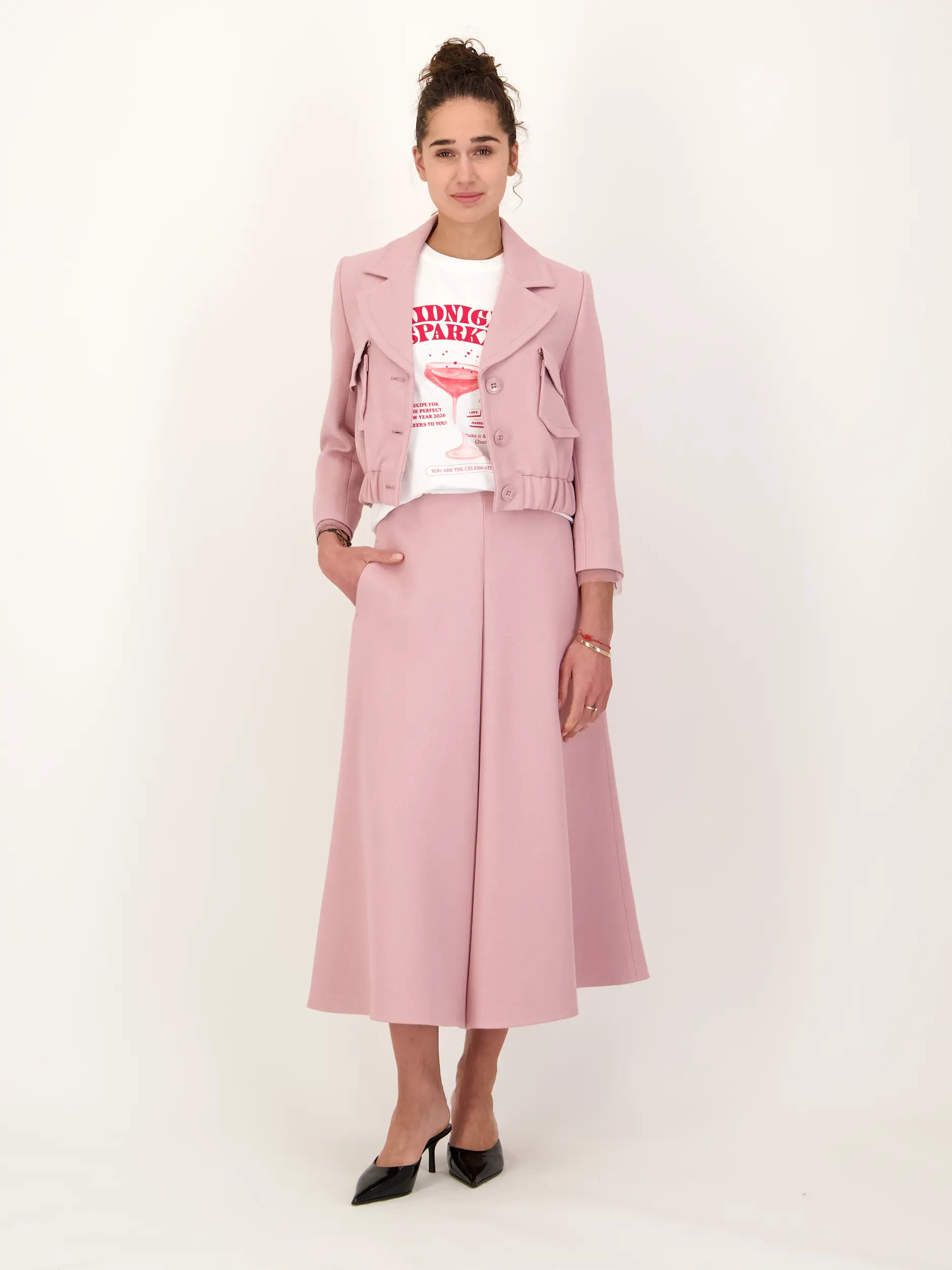 Jacke 'Layered Coolness' - Artikel Teil eines Outfits getragen von einem Modell - Farbe: Rosa&Pink