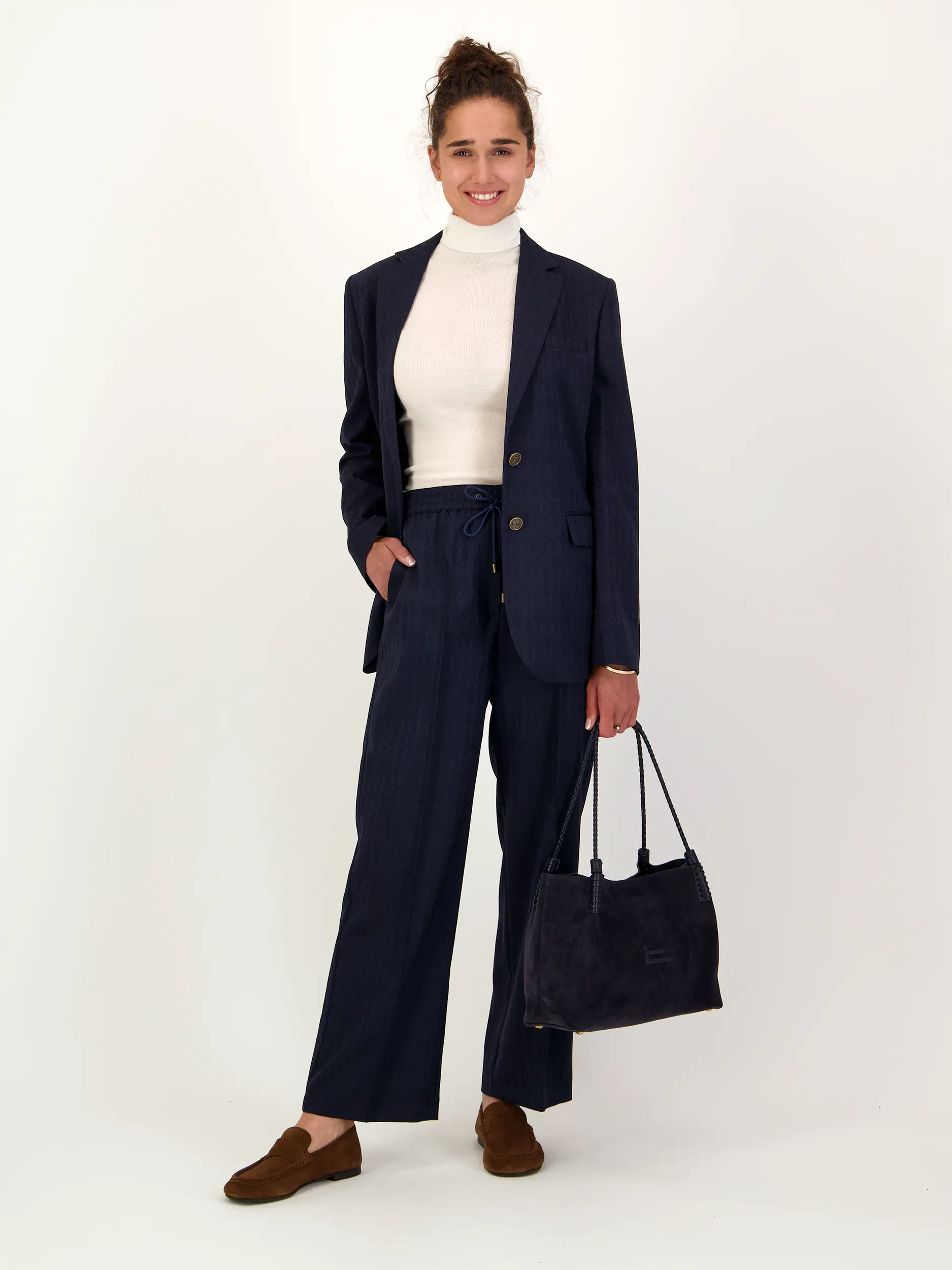 Wollhose - Artikel Teil eines Outfits getragen von einem Modell