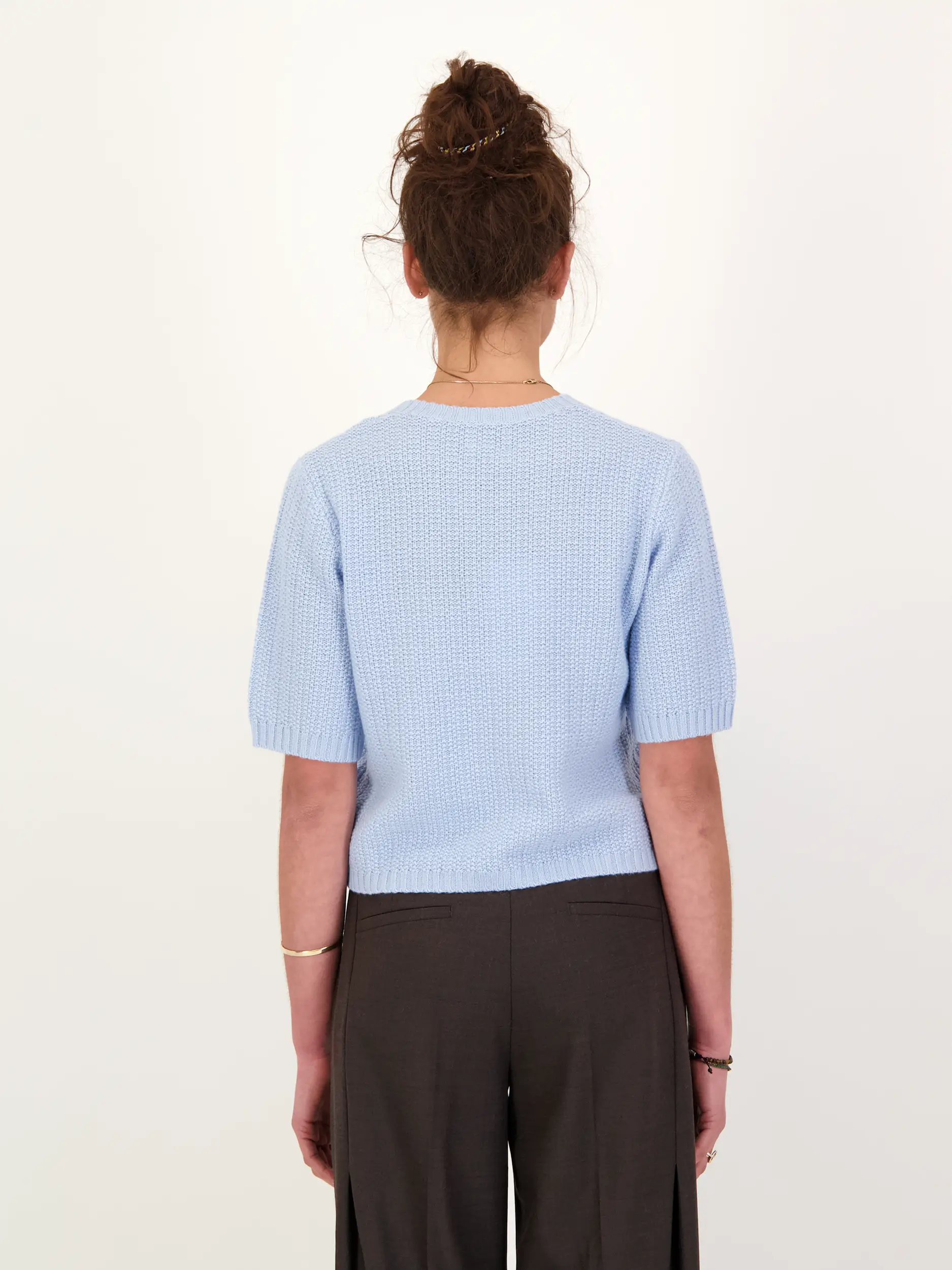 Pullover Kurzarm  - Artikel Rückseite getragen von einem Modell - Farbe: Blau