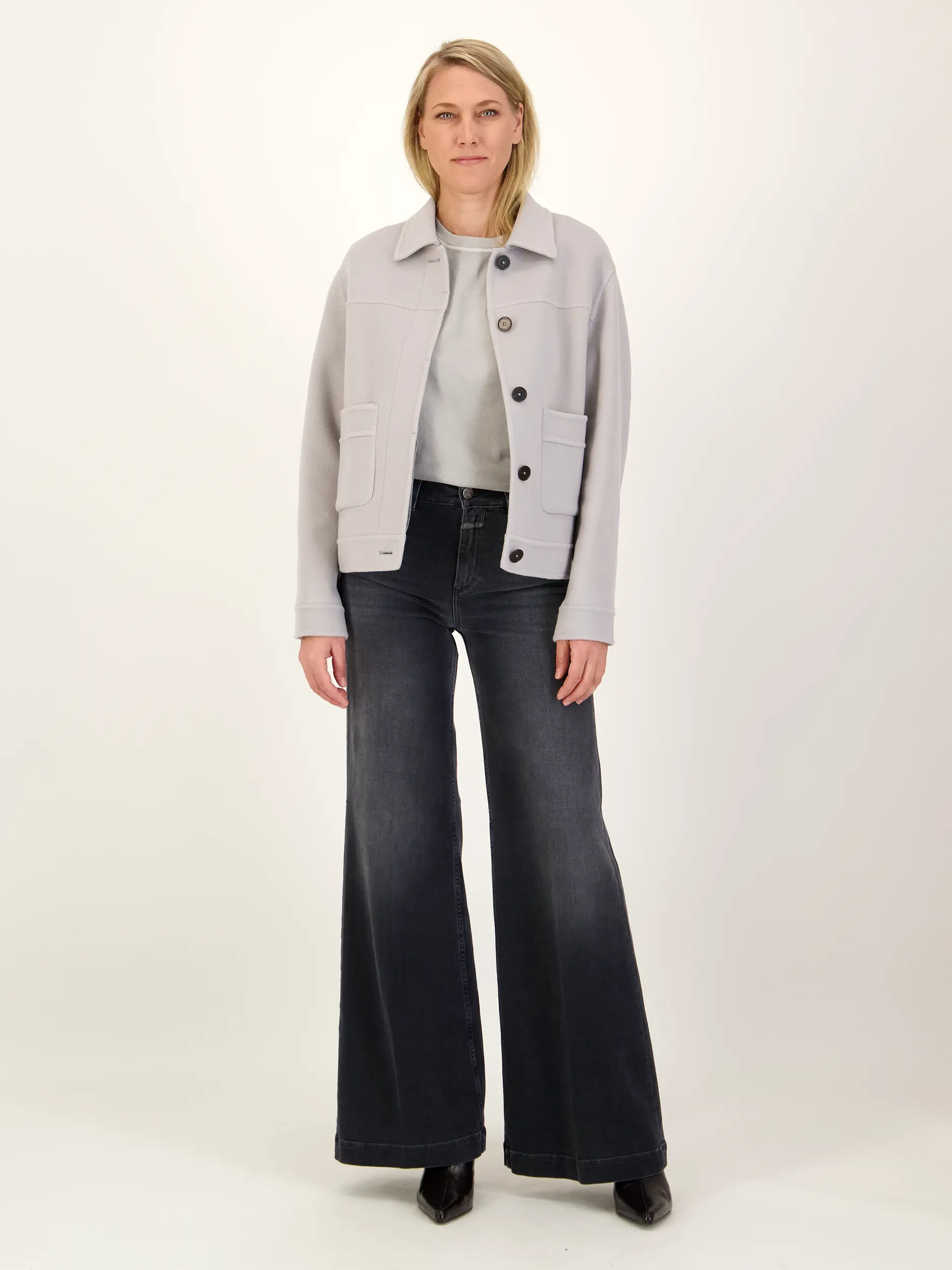 High Rise Wide Leg Jeans 'Glow-up' - Artikel Teil eines Outfits getragen von einem Modell