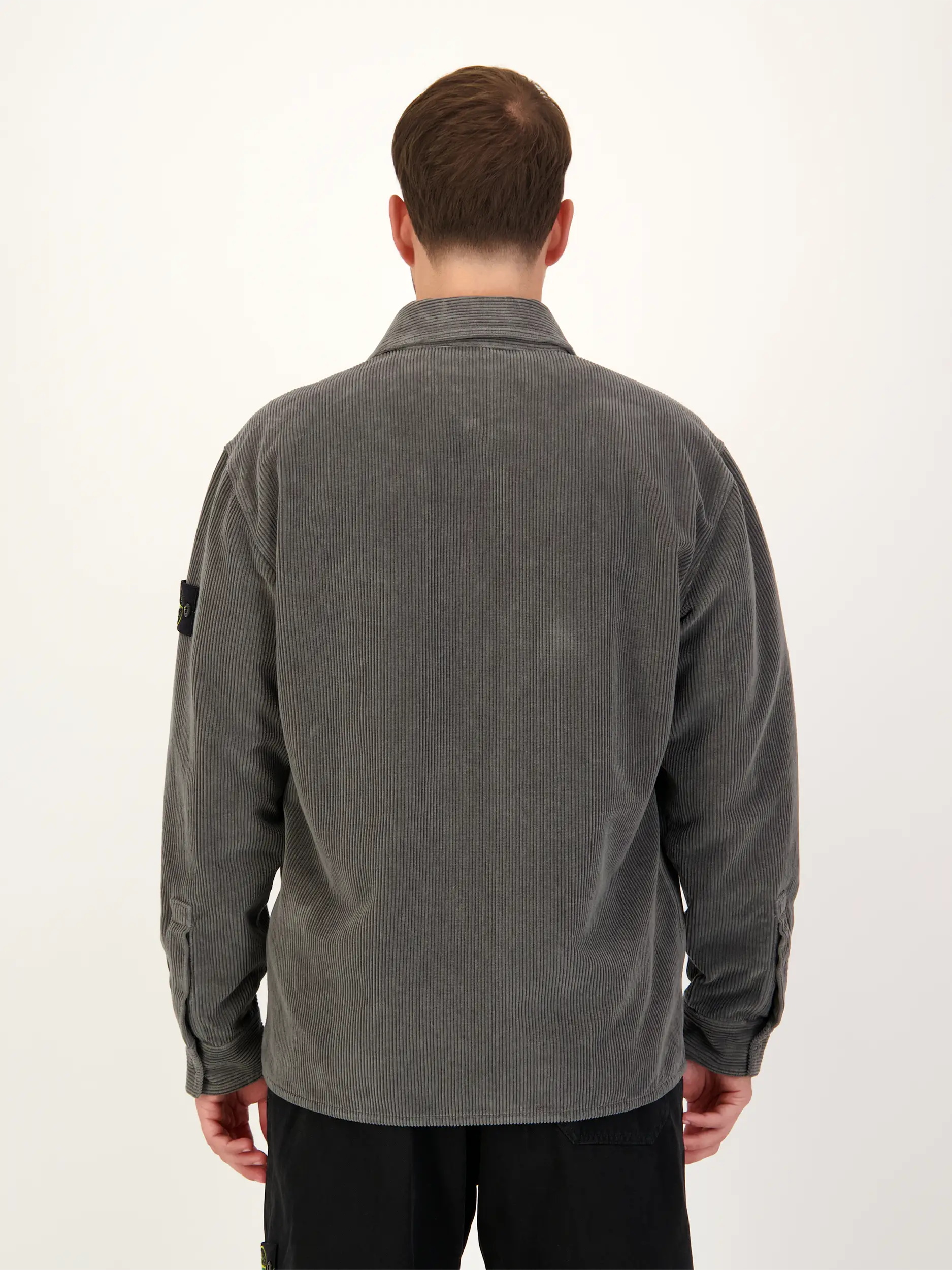 Cord Overshirt - Artikel Rückseite getragen von einem Modell - Farbe: Grau