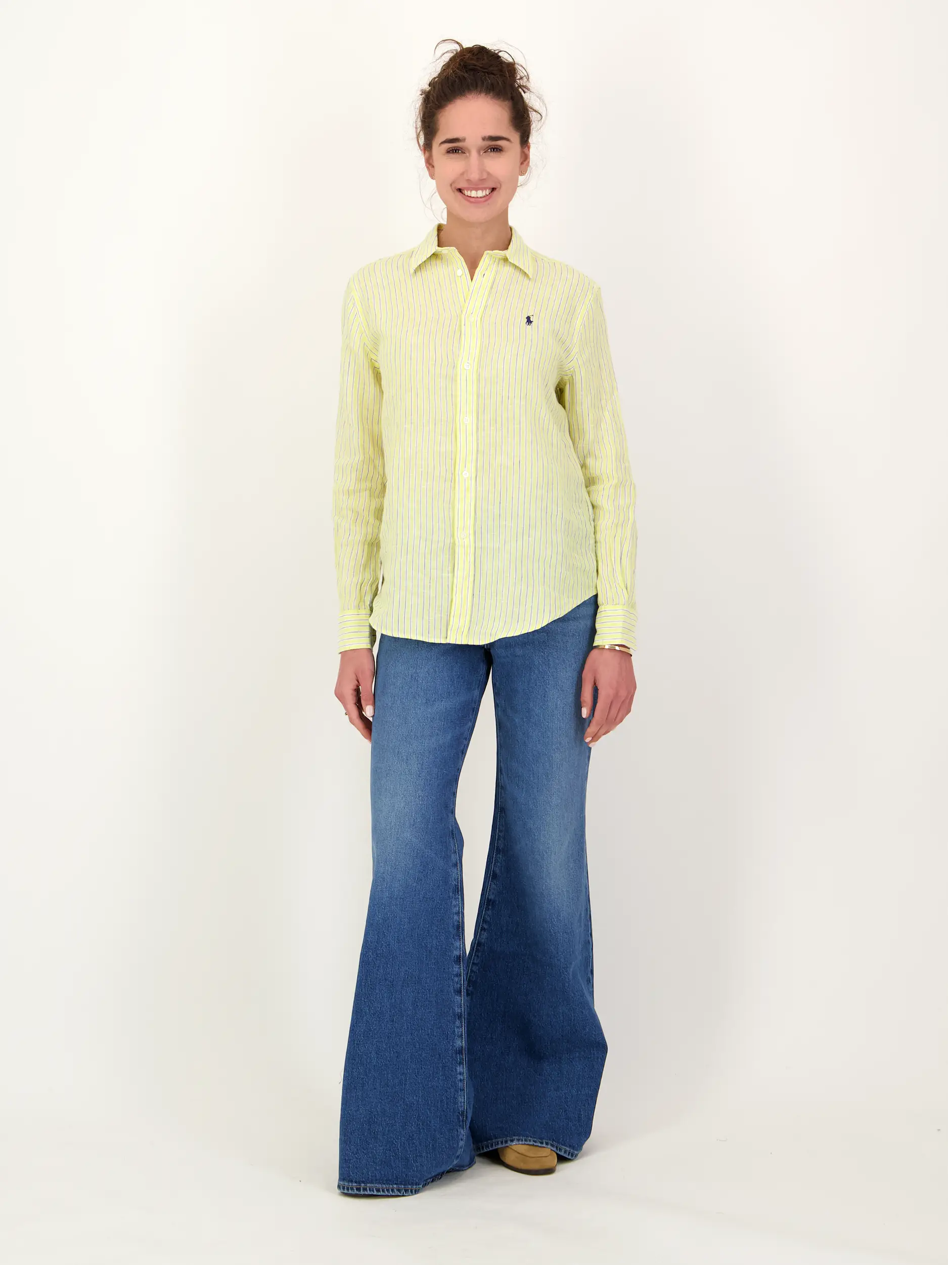 Gestreifte Bluse aus Leinen langarm - Artikel Teil eines Outfits getragen von einem Modell - Farbe: Gelb