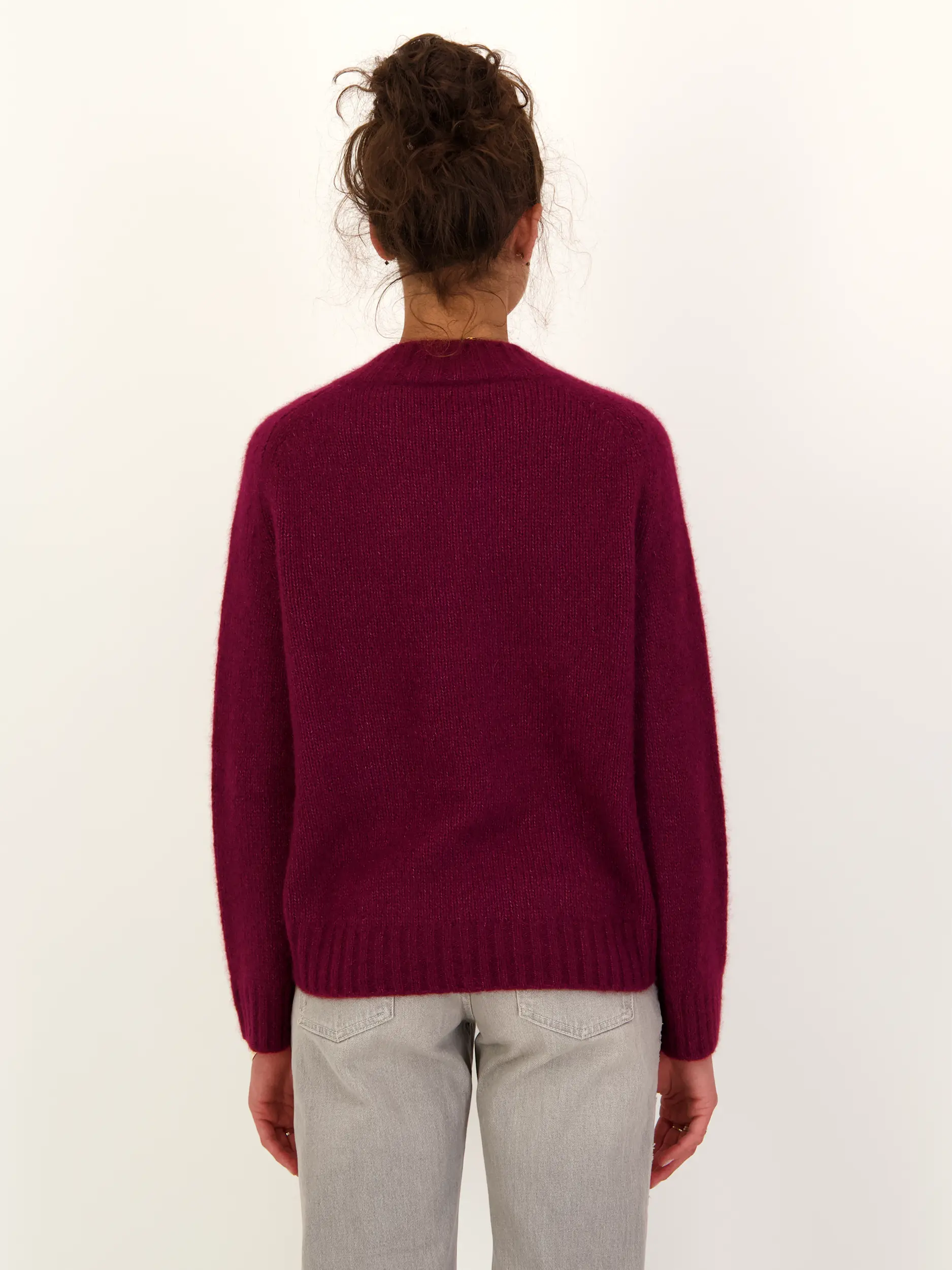 Pullover aus Kaschmir - Artikel Rückseite getragen von einem Modell
