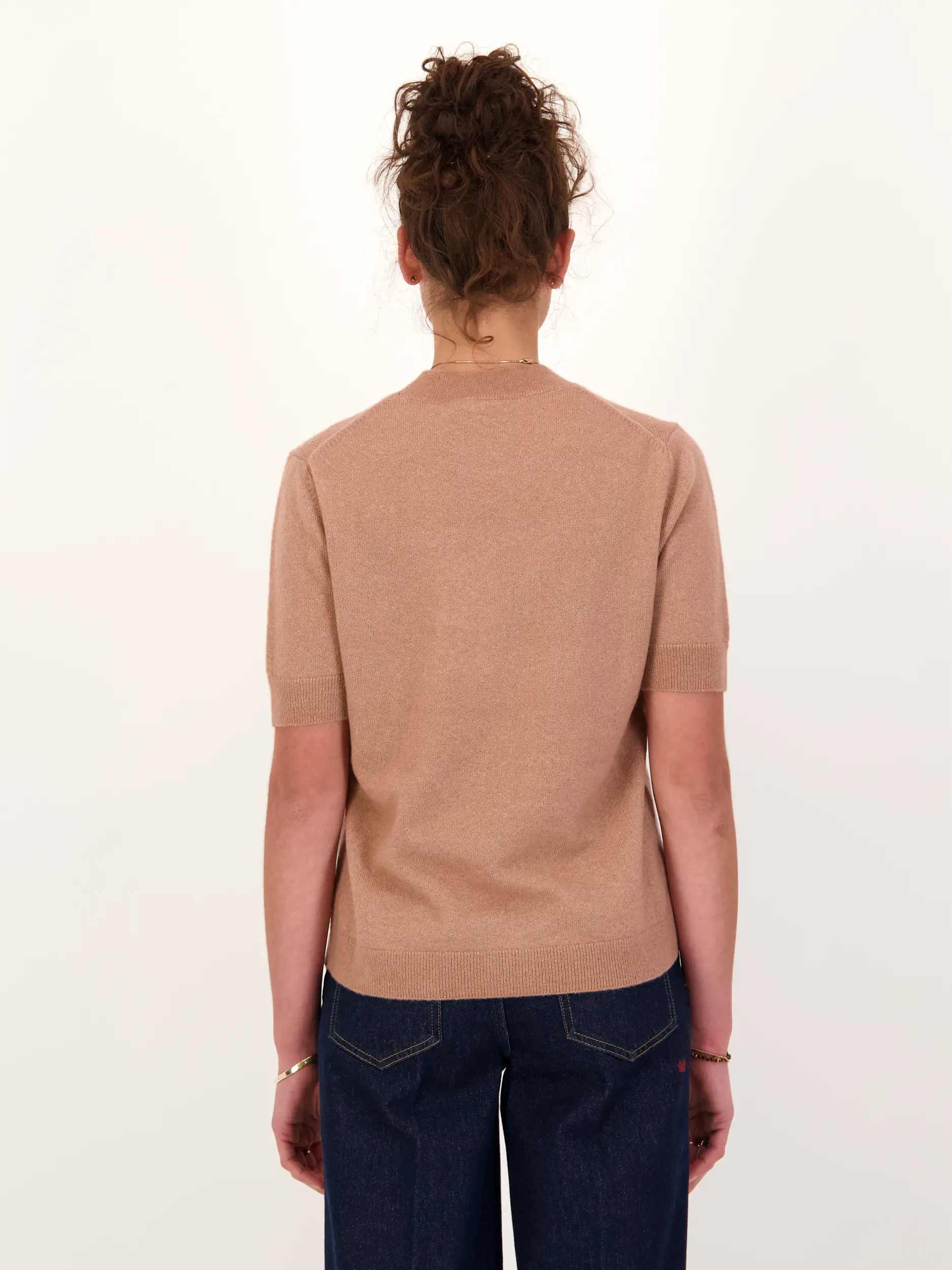 Pullover 'Sandra' aus Kaschmir-Mix kurzarm - Artikel Rückseite getragen von einem Modell - Farbe: Rot