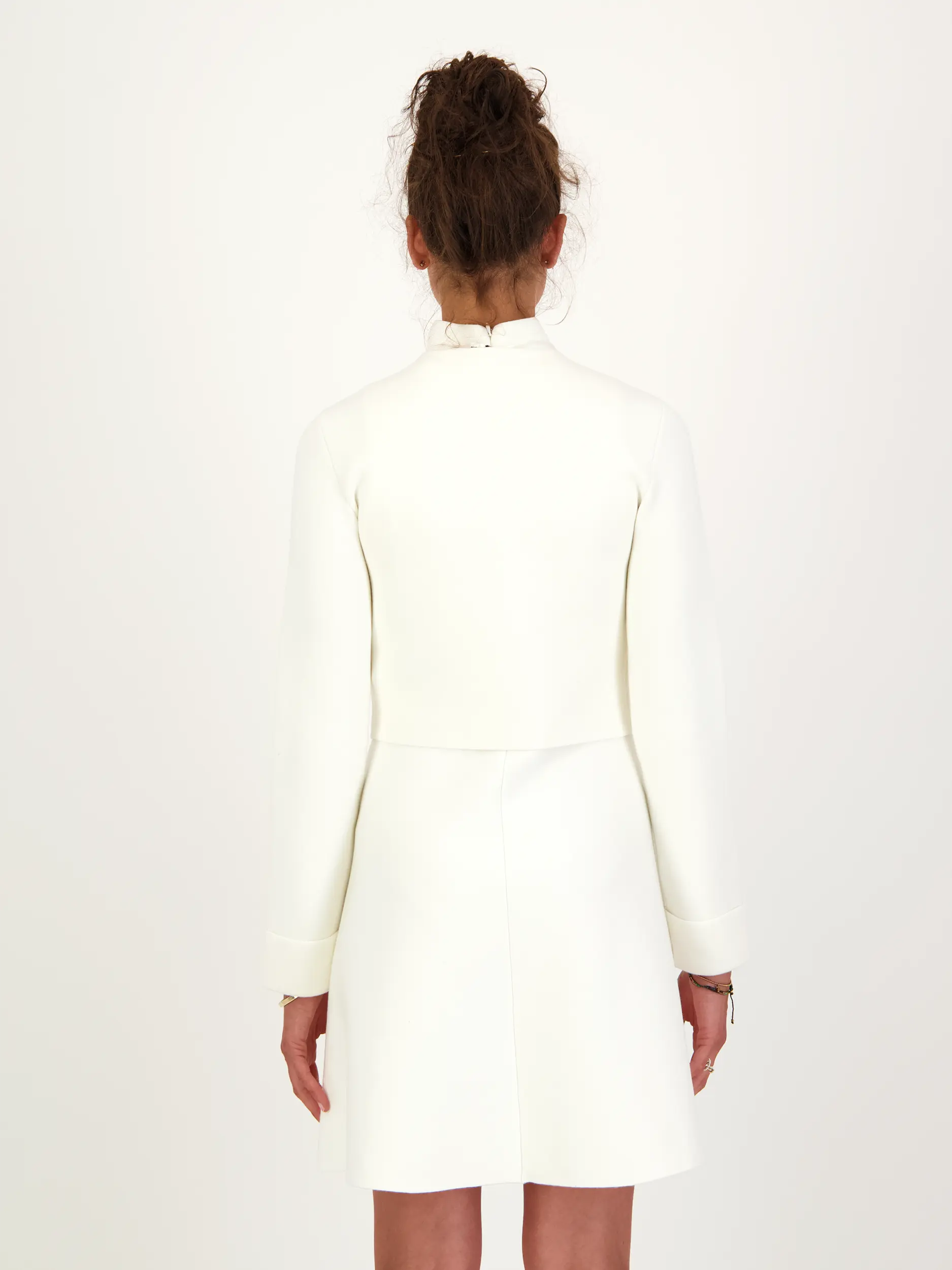 Wolljacke 'Sharp ambition' - Artikel Rückseite getragen von einem Modell - Farbe: Creme