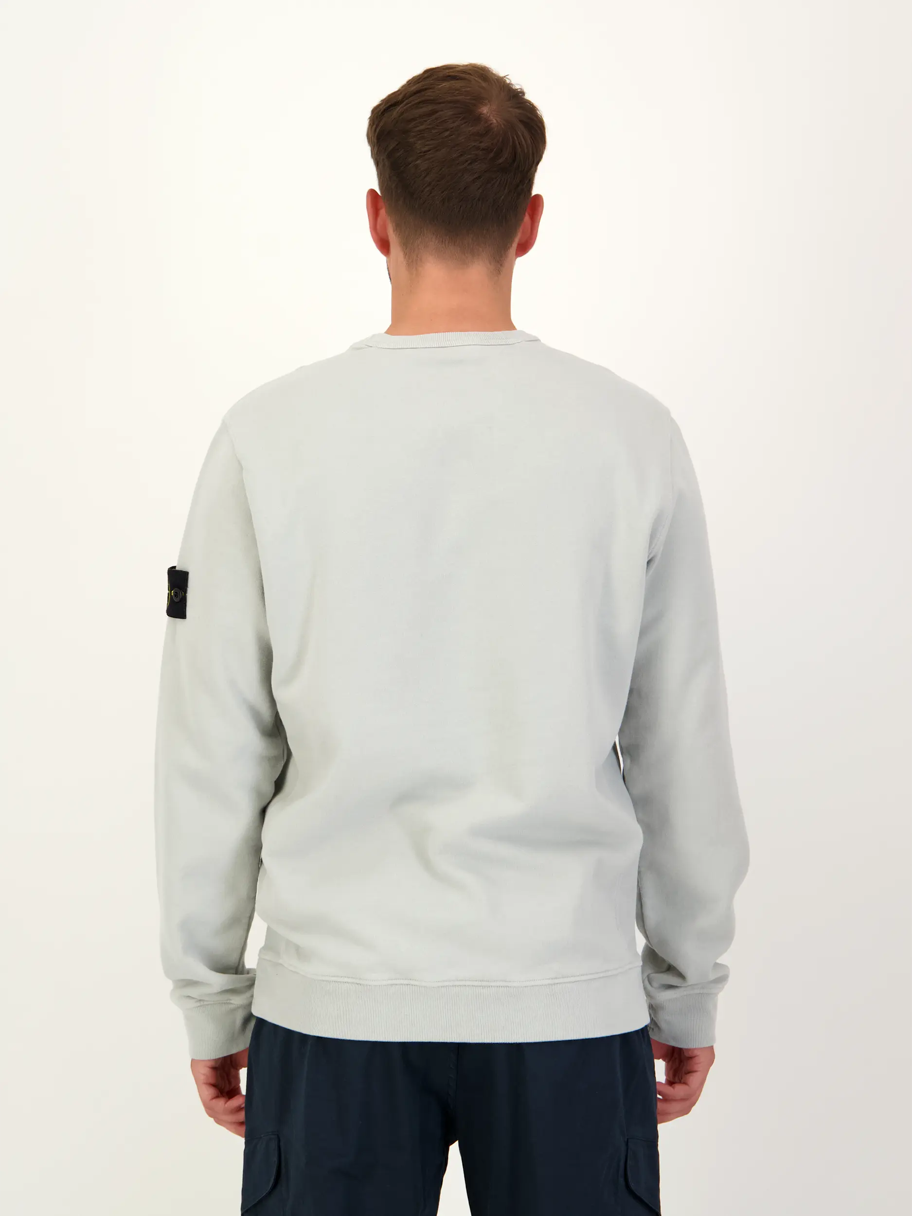 Sweatshirt - Artikel Rückseite getragen von einem Modell