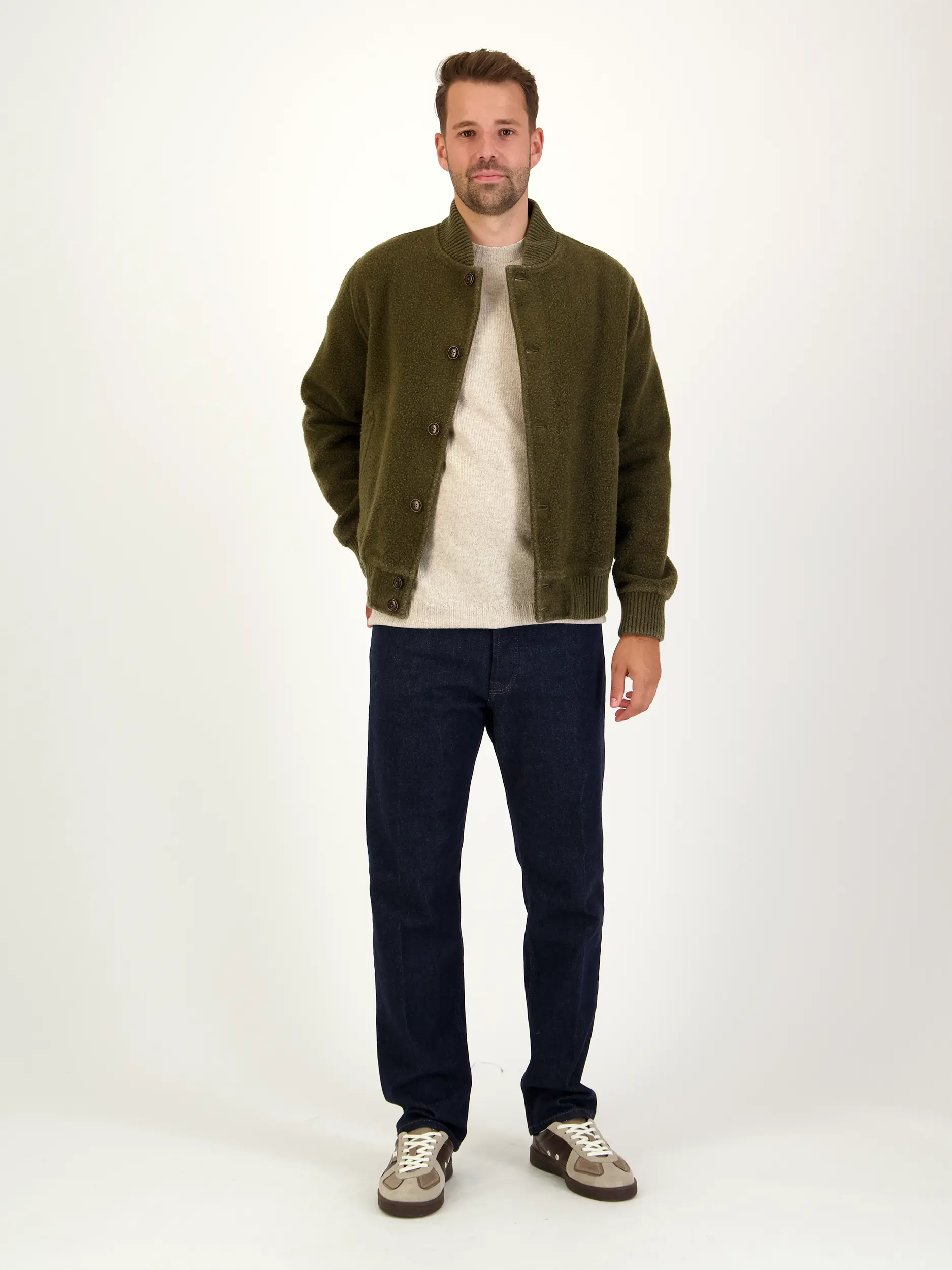 Jacke aus Schurwoll-Mix - Artikel Teil eines Outfits getragen von einem Modell - Farbe: Grün