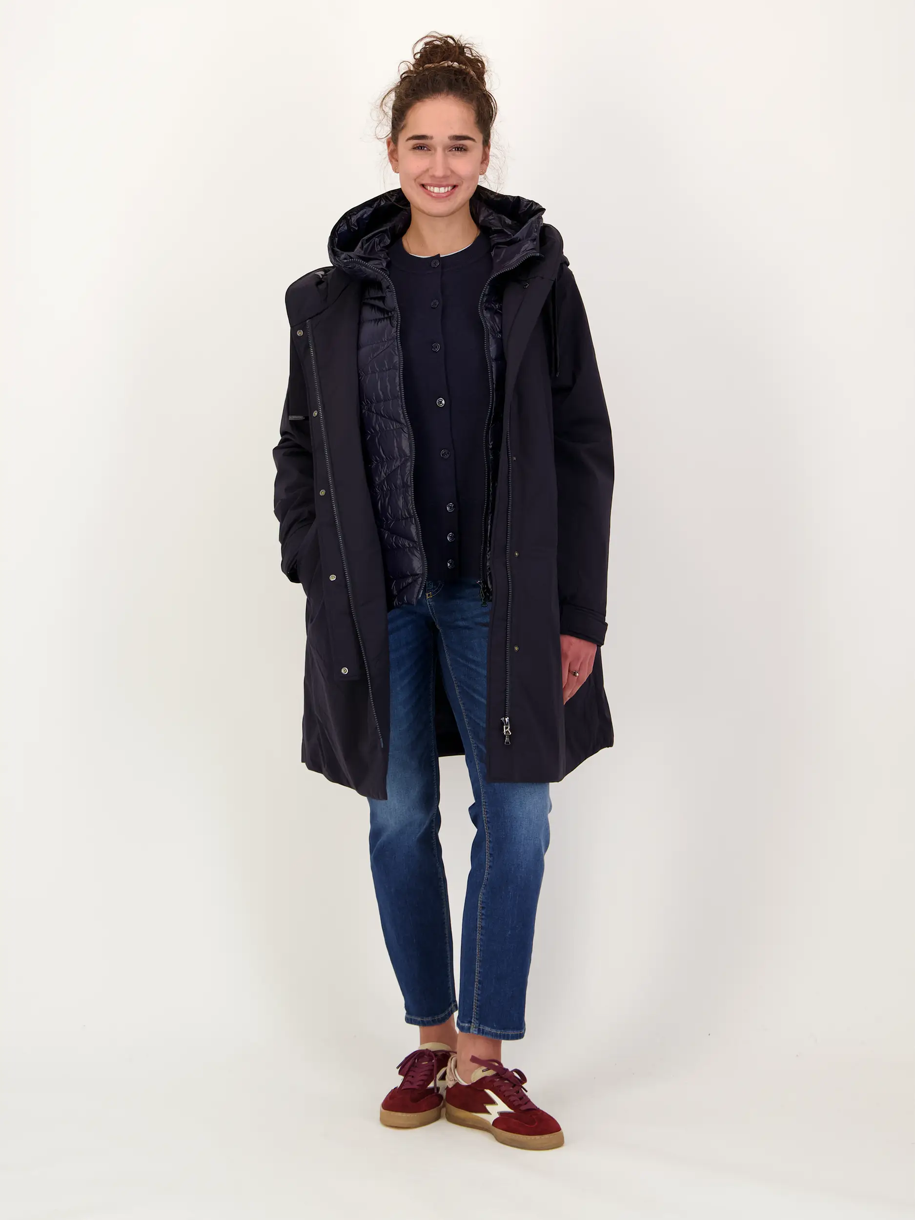 Parker 'Kaja' - Artikel Teil eines Outfits getragen von einem Modell - Farbe: Blau