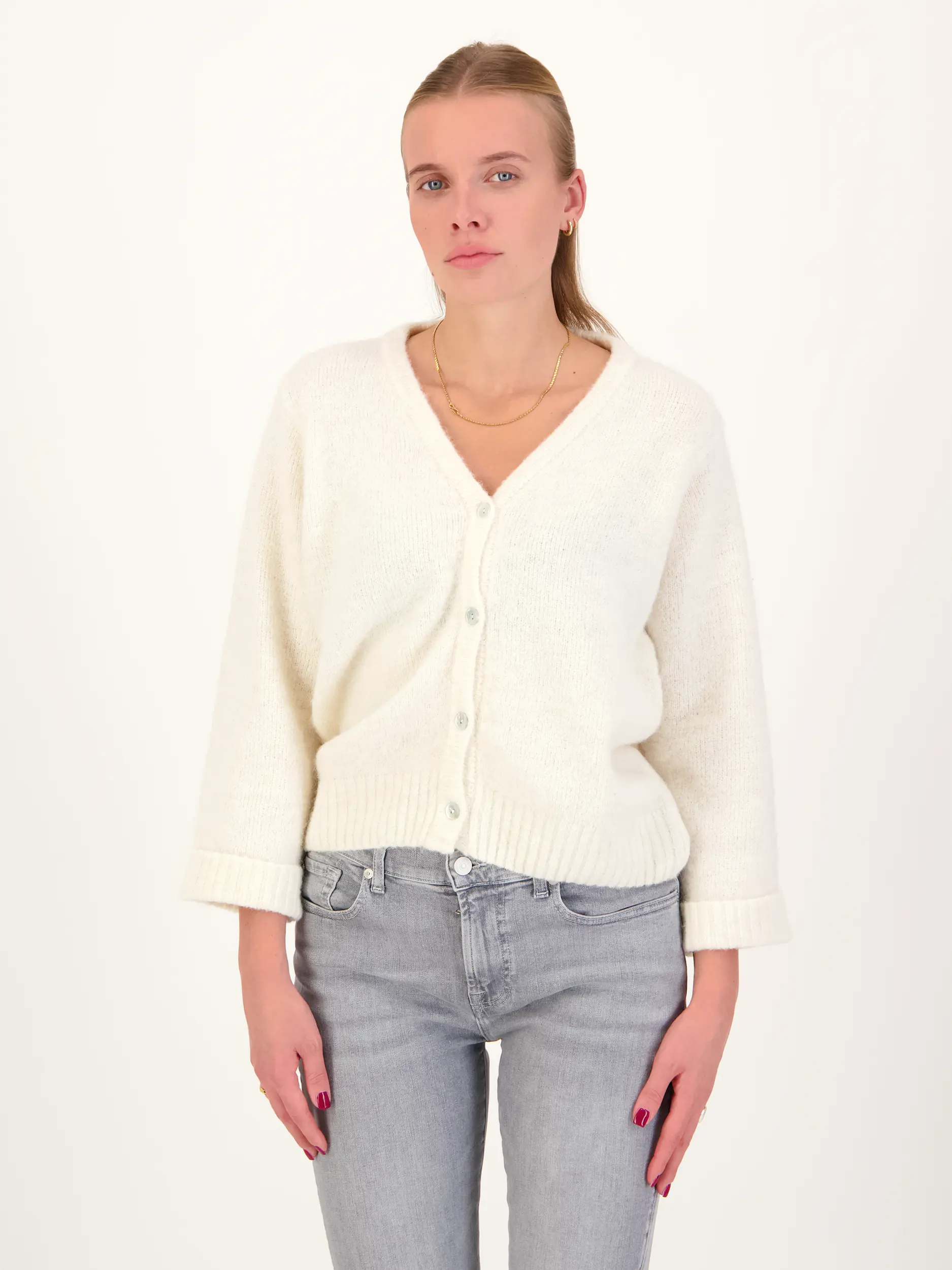 Strickjacke 'East' - Artikel Vorderseite getragen von einem Modell - Farbe: Creme