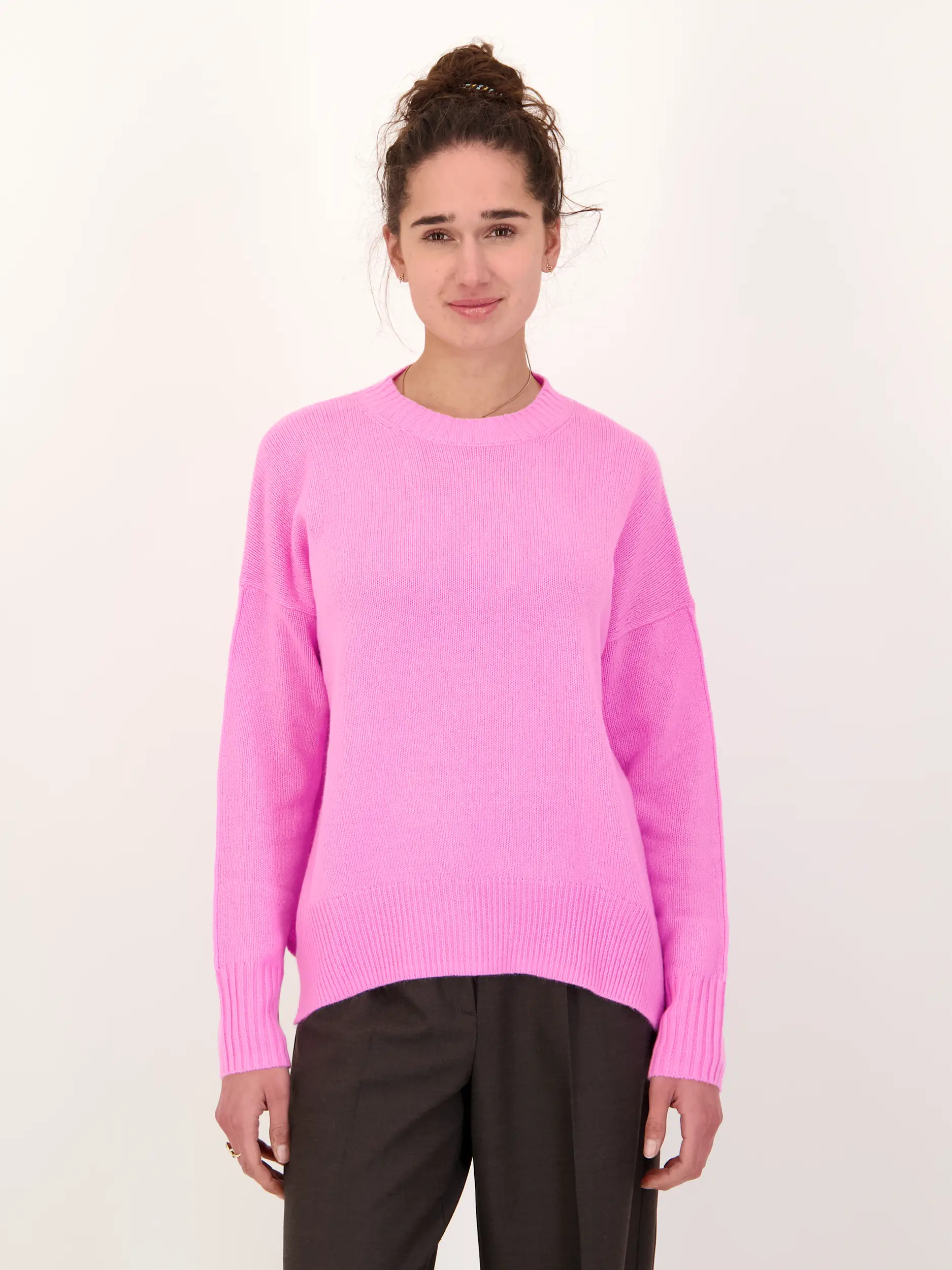 Pullover aus Kaschmir  - Artikel Vorderseite getragen von einem Modell - Farbe: Rosa&Pink