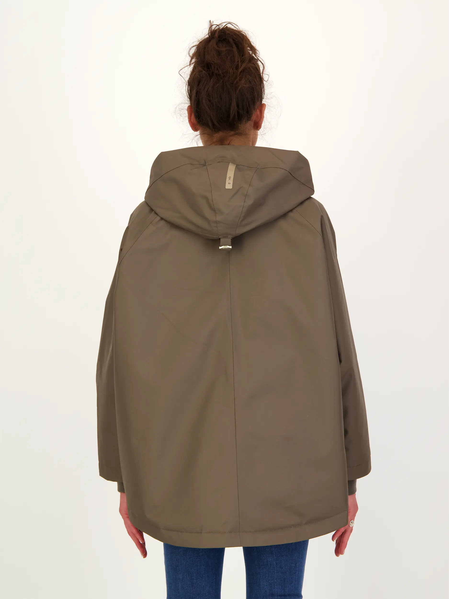 Jacke 'Pure' - Artikel Rückseite getragen von einem Modell - Farbe: Grau