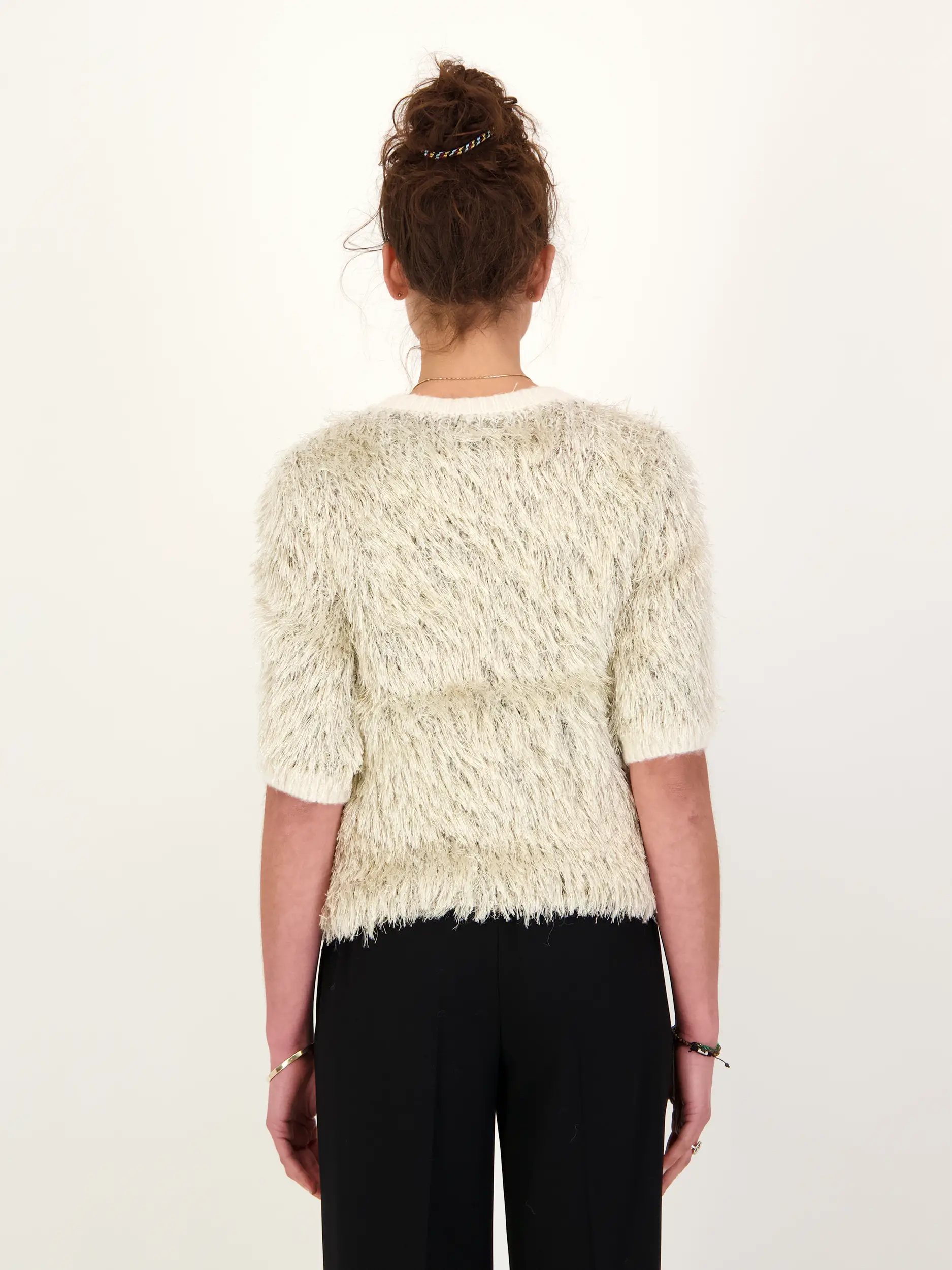 Pullover kurzarm - Artikel Rückseite getragen von einem Modell - Farbe: Creme