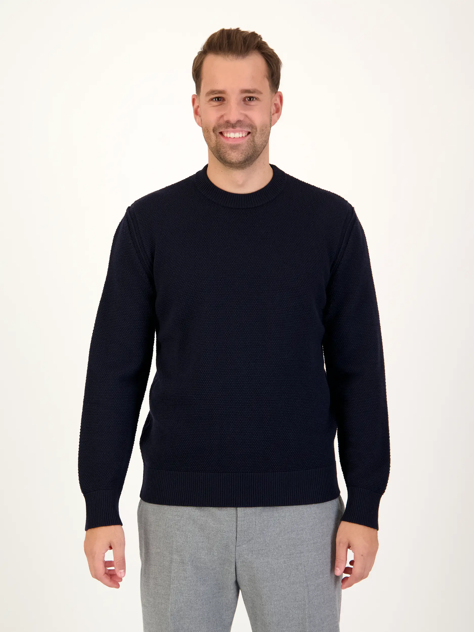 Pullover aus Wolle langarm - Artikel Vorderseite getragen von einem Modell - Farbe: Blau