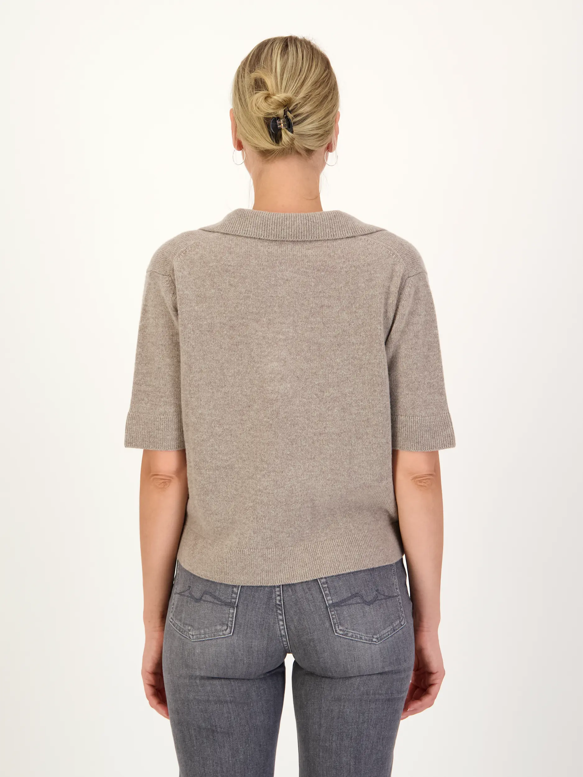 Strickpolo 'Wilma' aus Kaschmir-Mix kurzarm - Artikel Rückseite getragen von einem Modell