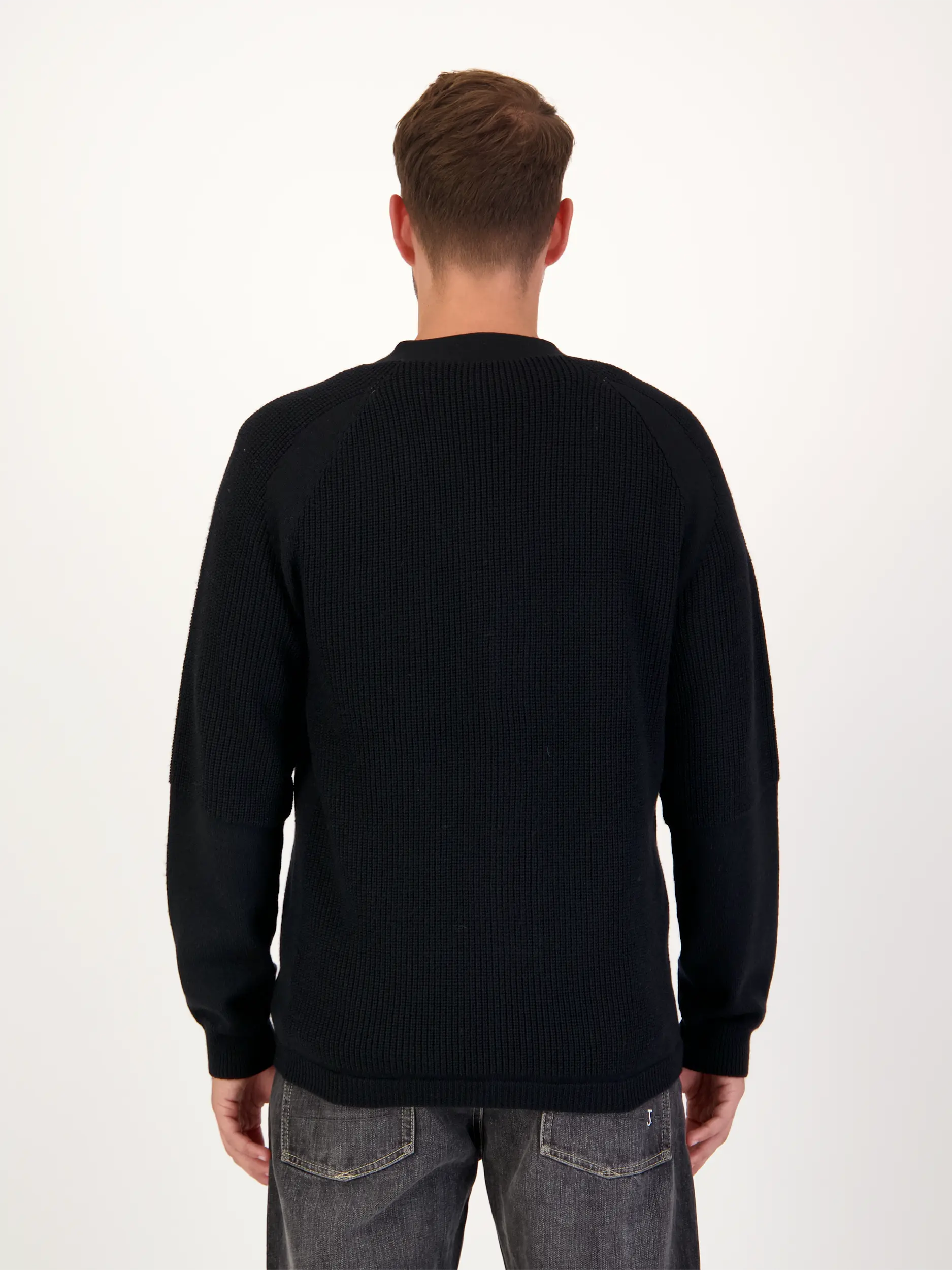 Strickjacke 'Farpo' aus Woll-Mix - Artikel Rückseite getragen von einem Modell - Farbe: Schwarz