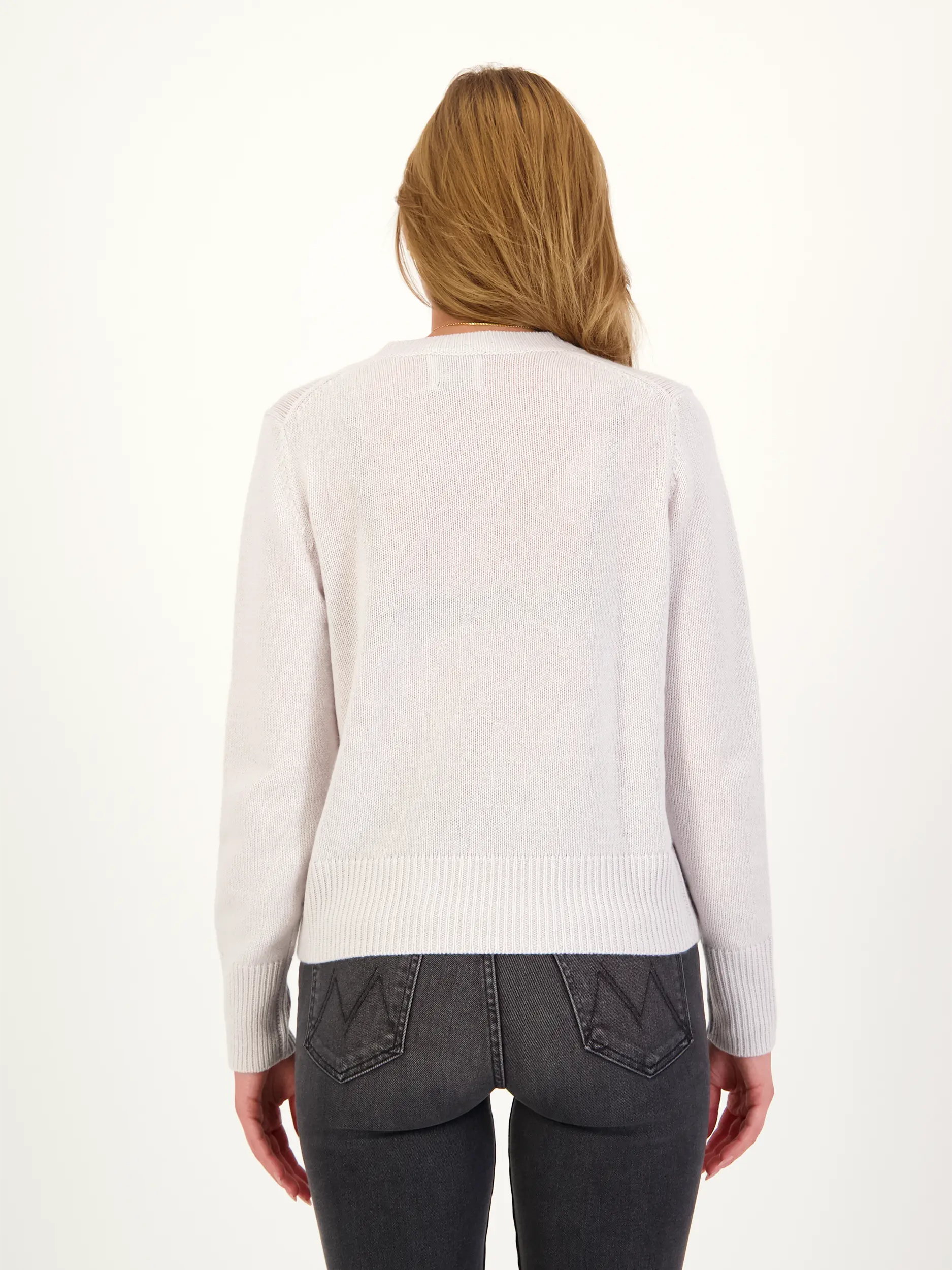Pullover aus Kaschmir langarm - Artikel Rückseite getragen von einem Modell - Farbe: Grau