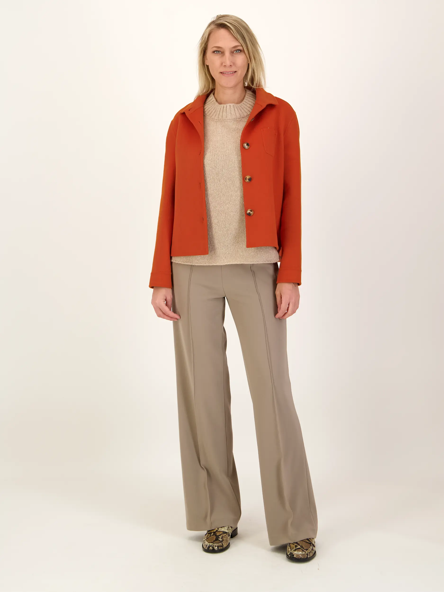Wolljacke - Artikel Teil eines Outfits getragen von einem Modell