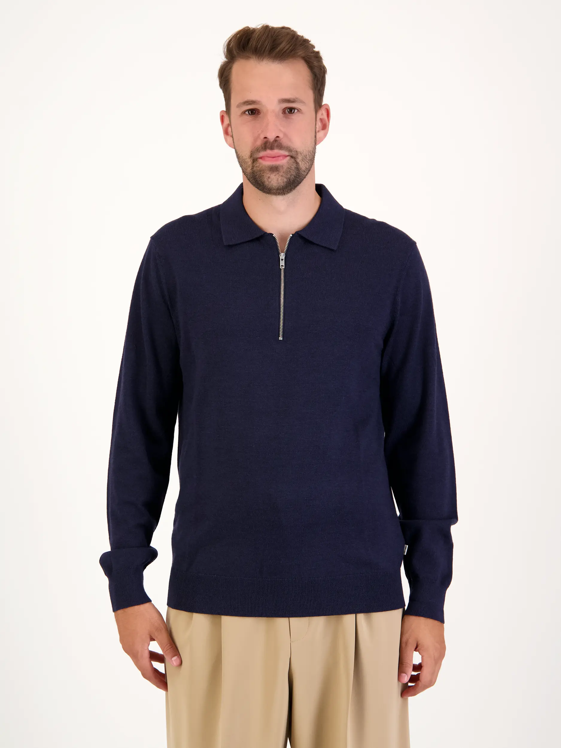 Pullover 'Sergio' aus Wolle langarm - Artikel Vorderseite getragen von einem Modell - Farbe: Blau