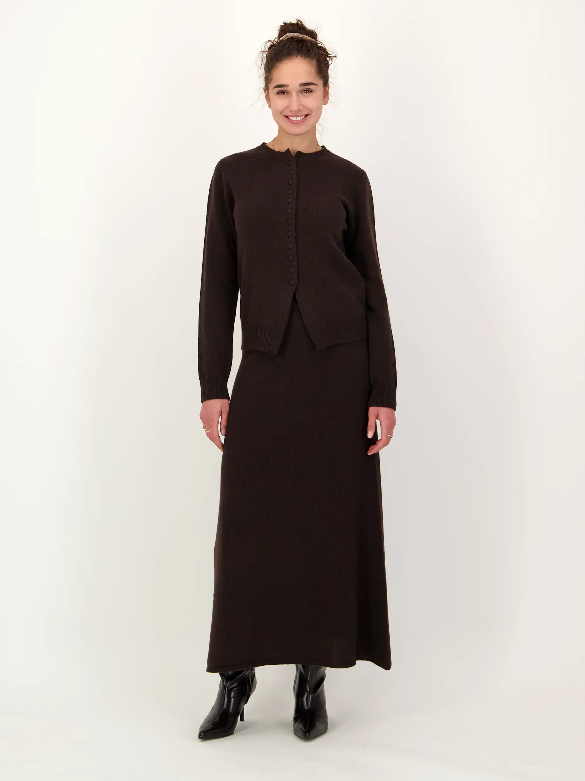 Strickjacke PW 'Celina' aus Kaschmir-Mix langarm - Artikel Teil eines Outfits getragen von einem Modell - Farbe: Braun