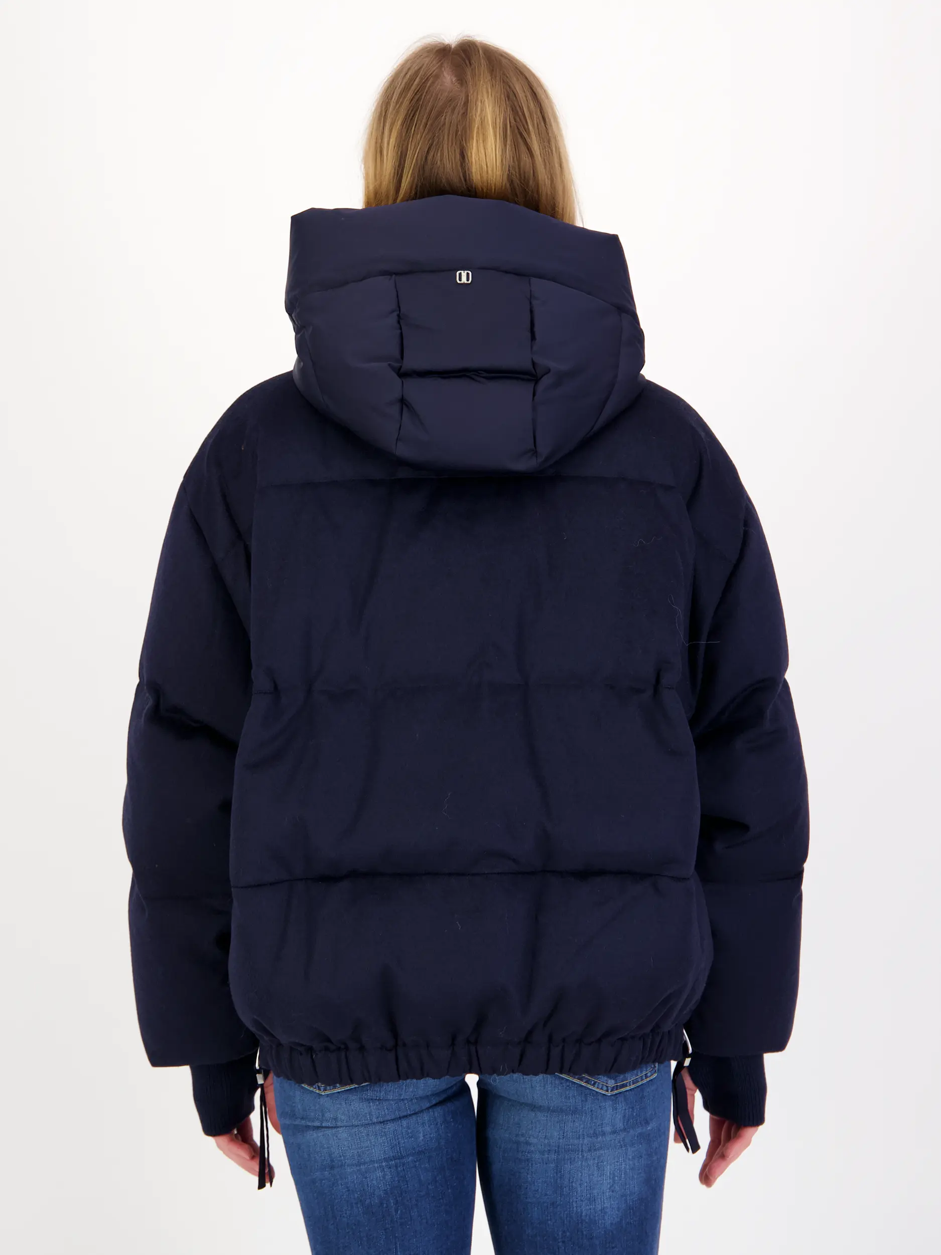 Jacke - Artikel Rückseite getragen von einem Modell - Farbe: Blau