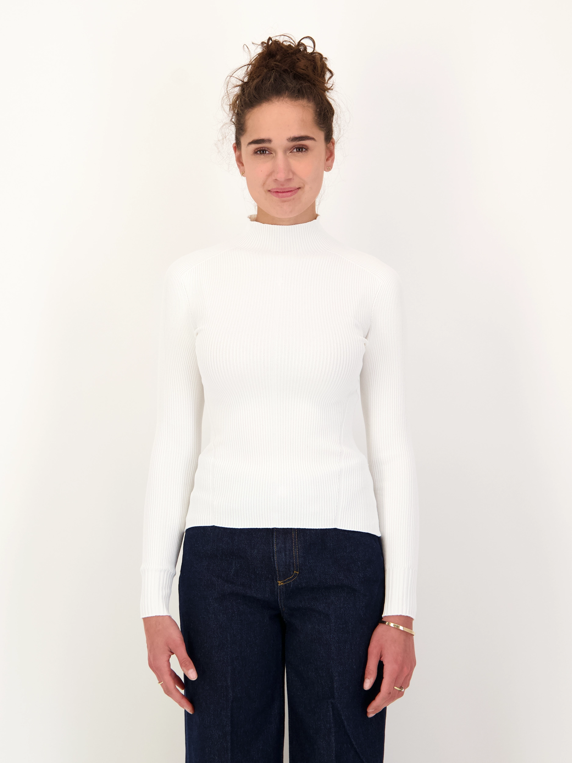 Pullover 'Fiona' langarm - Artikel Vorderseite getragen von einem Modell - Farbe: Creme