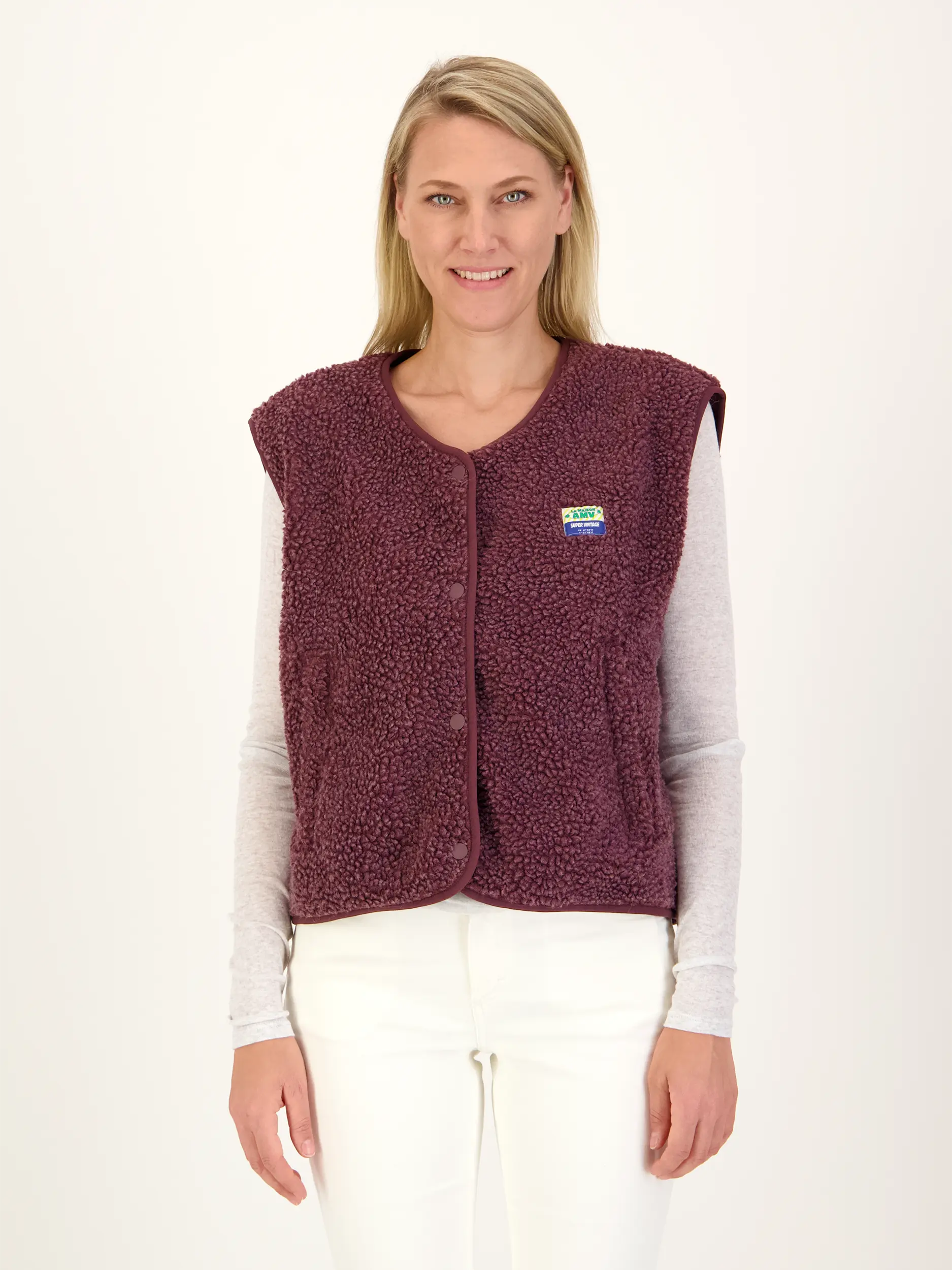 Oversized Weste - Artikel Vorderseite getragen von einem Modell Oversized Weste - Artikel Vorderseite getragen von einem Modell
