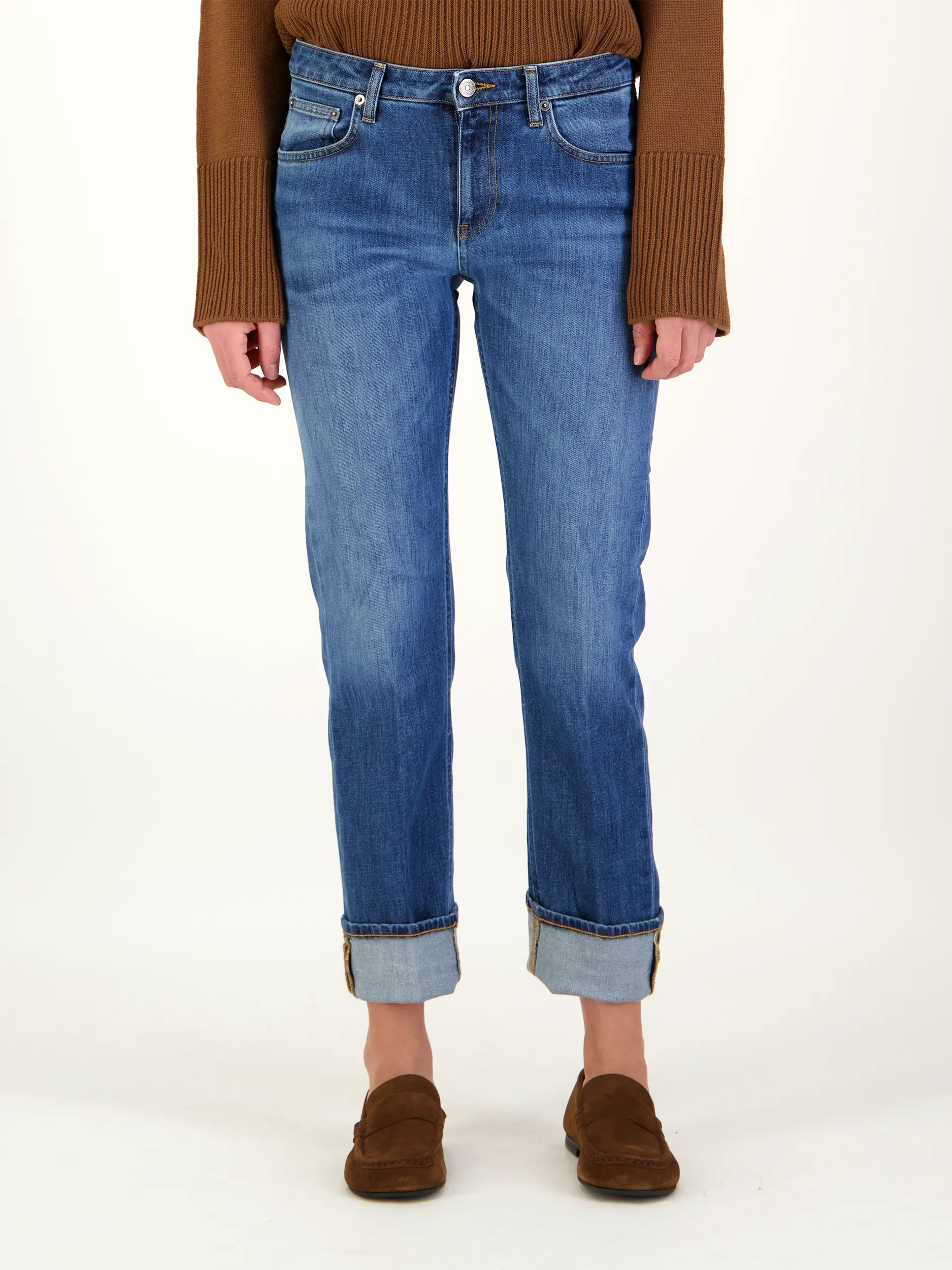 Mid Rise Slim Fit Jeans 'Coco' - Artikel Vorderseite getragen von einem Modell