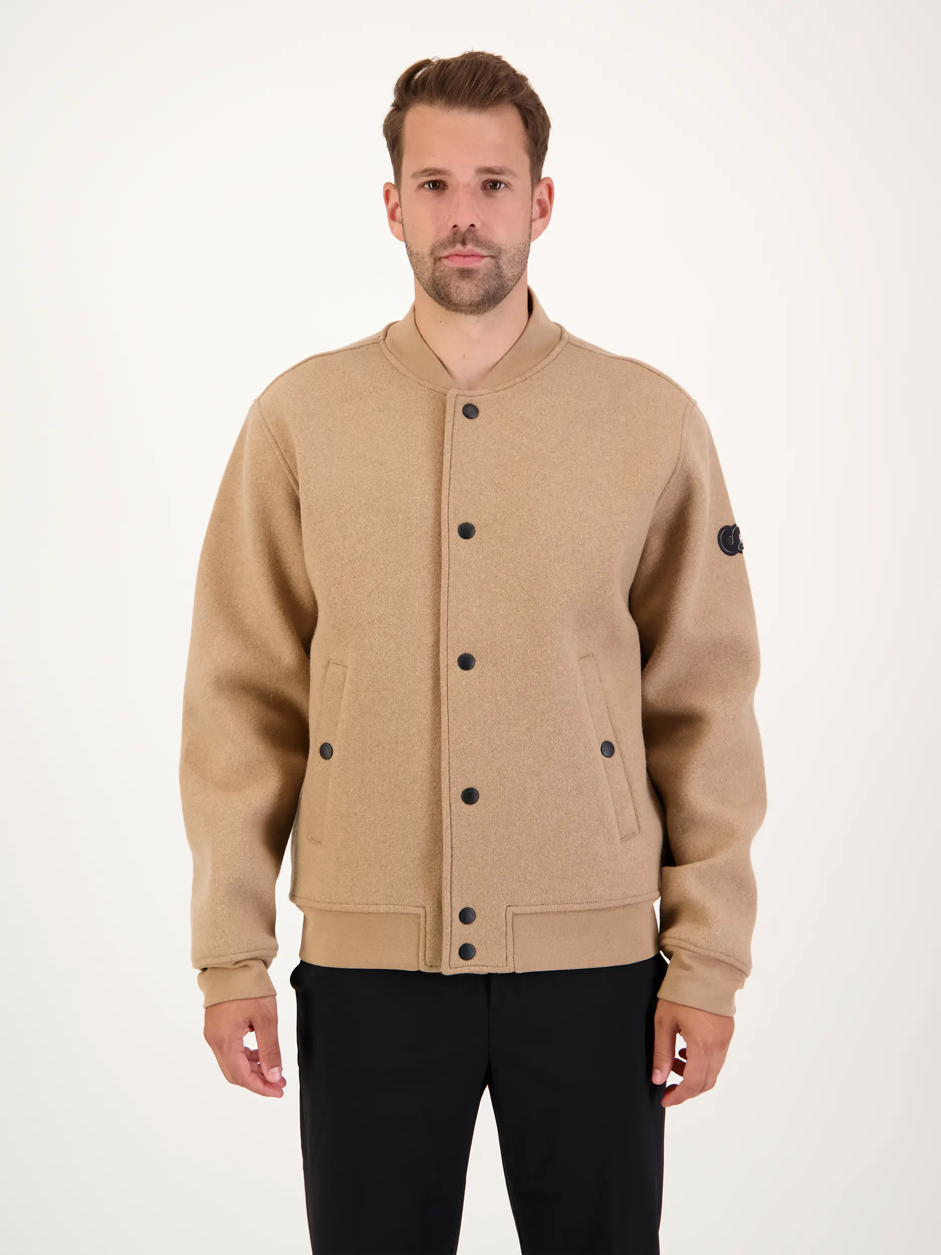 Jacke 'Obel' aus Woll-Mix - Artikel Vorderseite getragen von einem Modell - Farbe: Braun