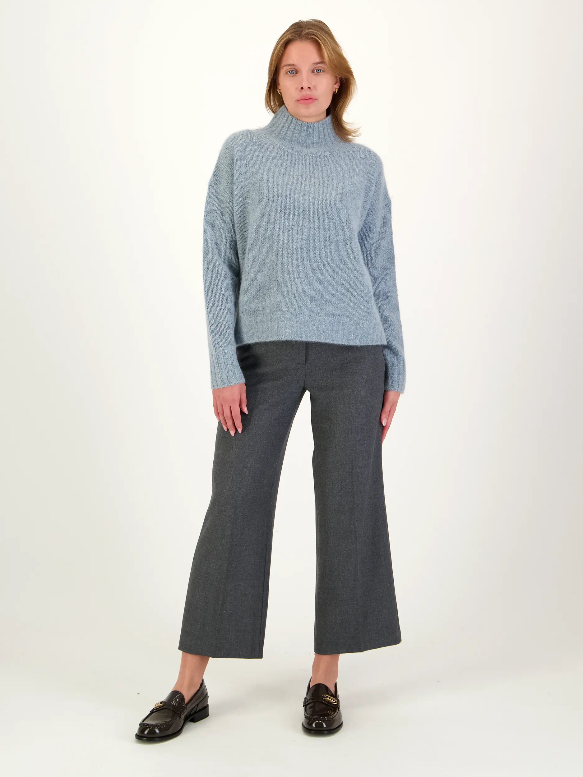 Pullover aus Kaschmir langarm - Artikel Teil eines Outfits getragen von einem Modell - Farbe: Grün