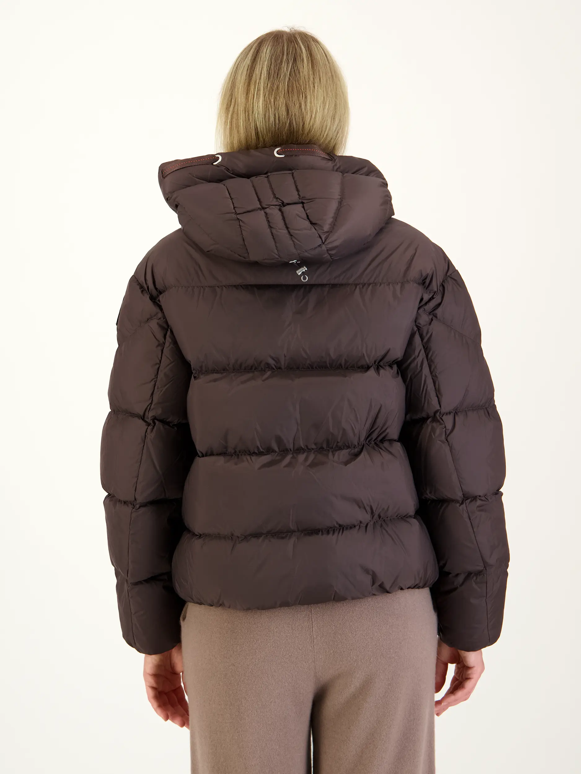 Jacke 'Tilly' - Artikel Rückseite getragen von einem Modell