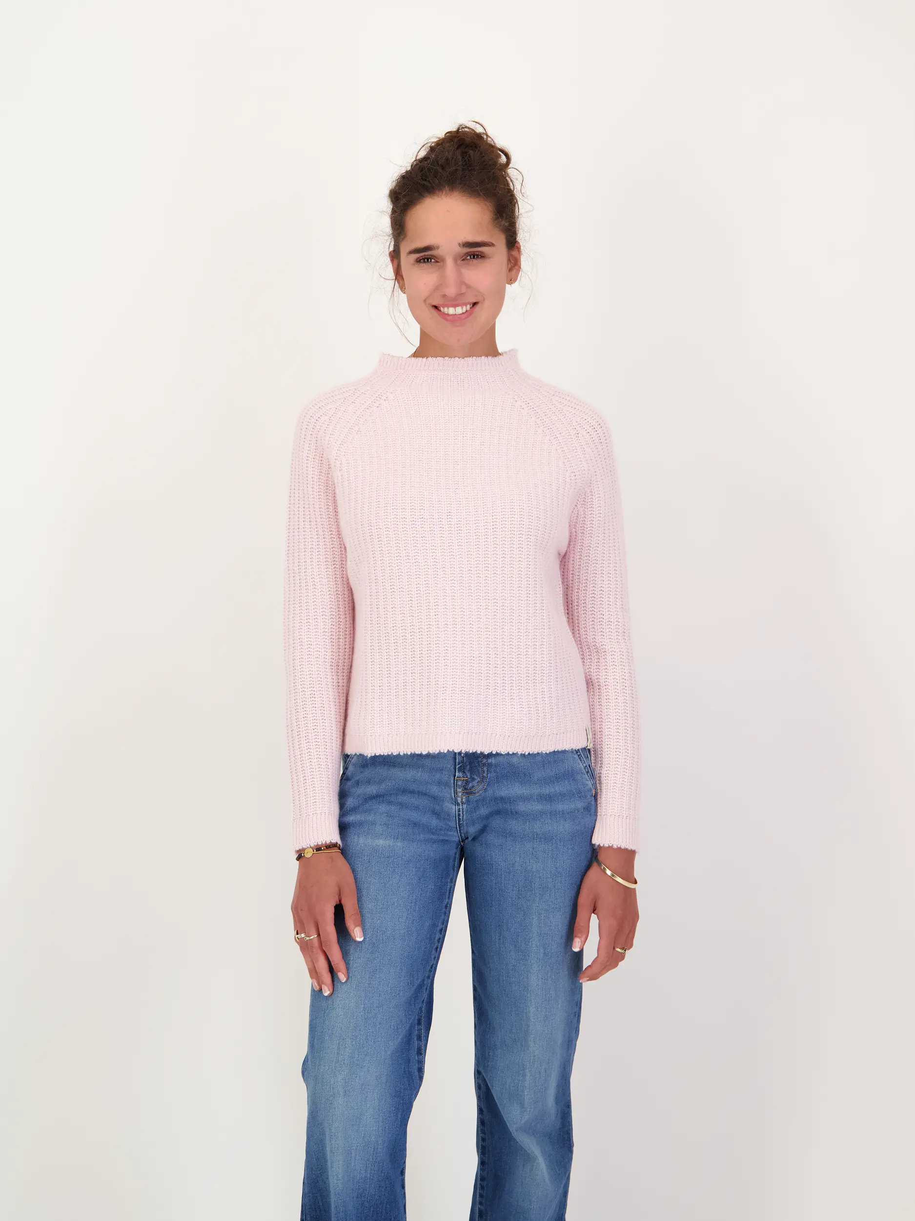 Pullover aus Kaschmir langarm - Artikel Vorderseite getragen von einem Modell - Farbe: Rosa&Pink