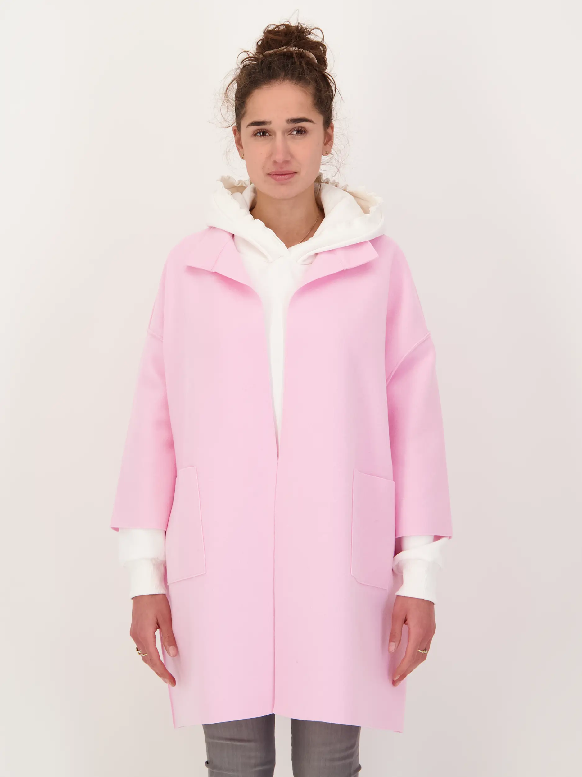 Kurzmantel aus Kaschmir - Artikel Vorderseite getragen von einem Modell - Farbe: Rosa&Pink