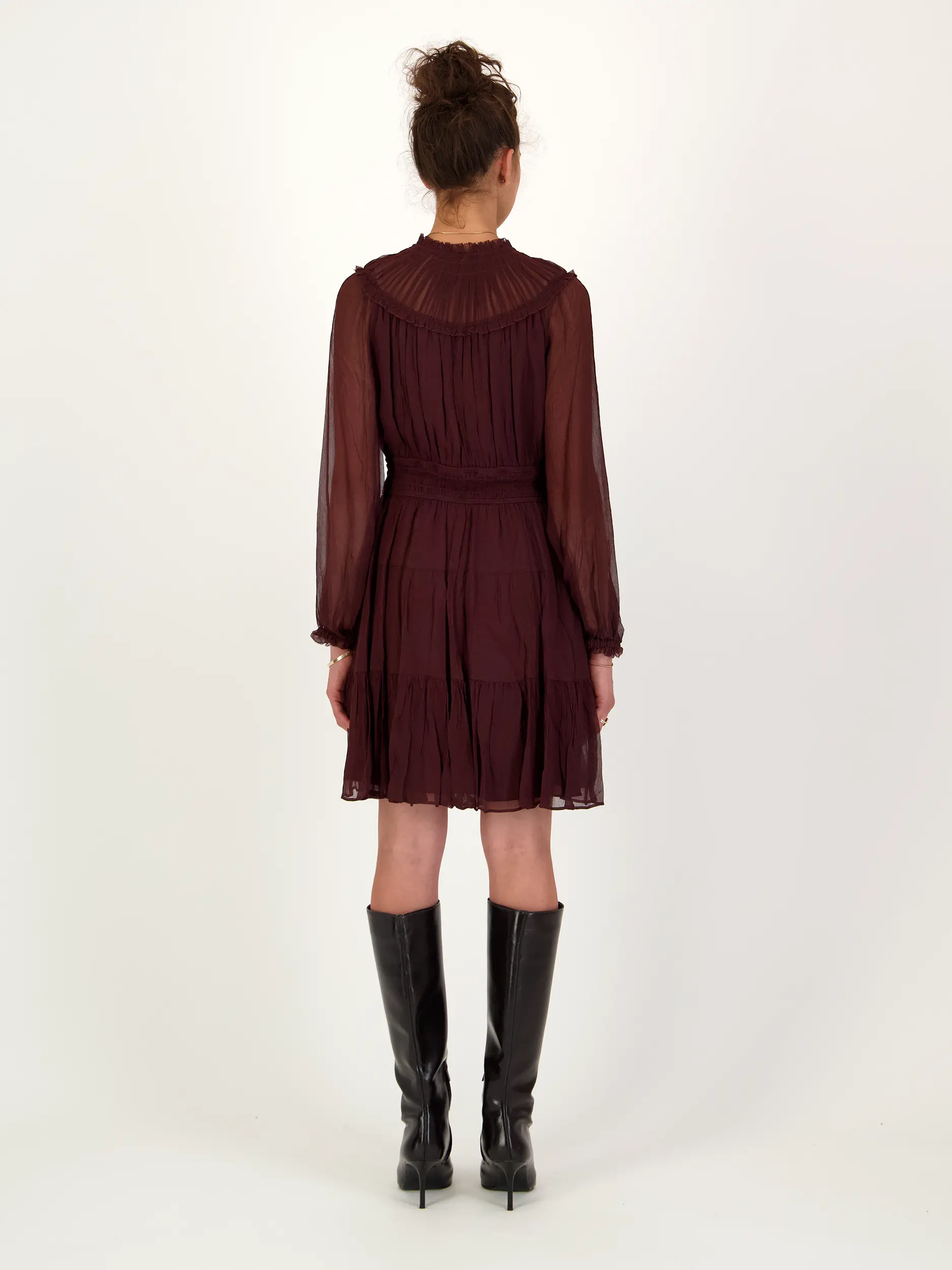 Minikleid 'Ava' aus Seide - Artikel Rückseite getragen von einem Modell - Farbe: Rot