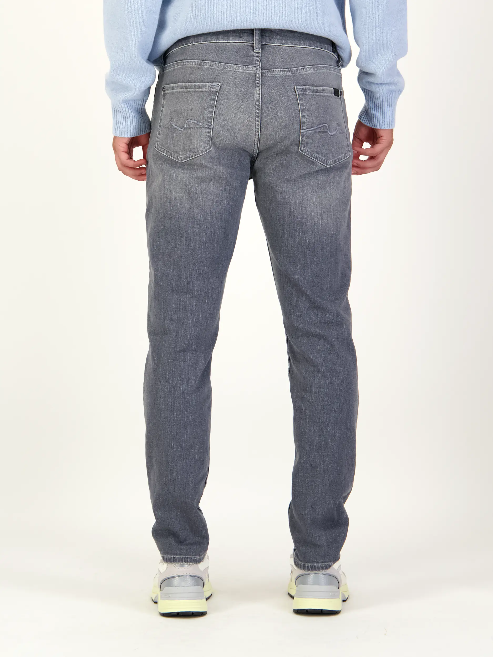 Mid Rise Slim Fit Jeans 'Slimmy Tapered Hasting' - Artikel Rückseite getragen von einem Modell - Farbe: Grau