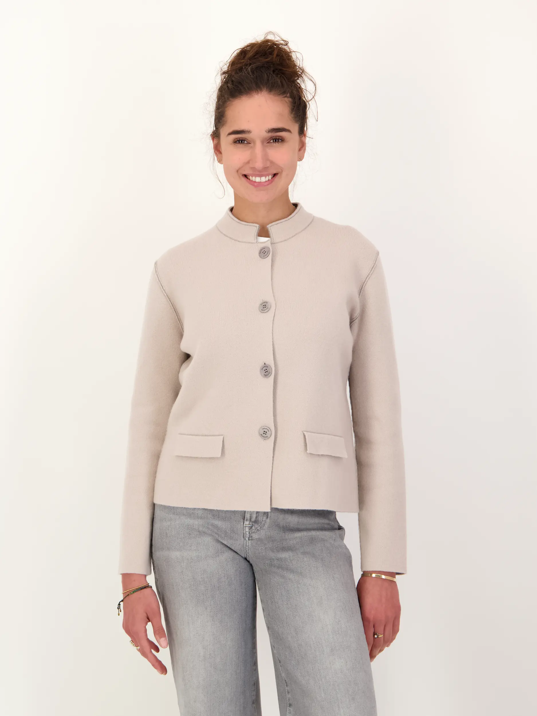 Blazer - Artikel Vorderseite getragen von einem Modell - Farbe: Creme