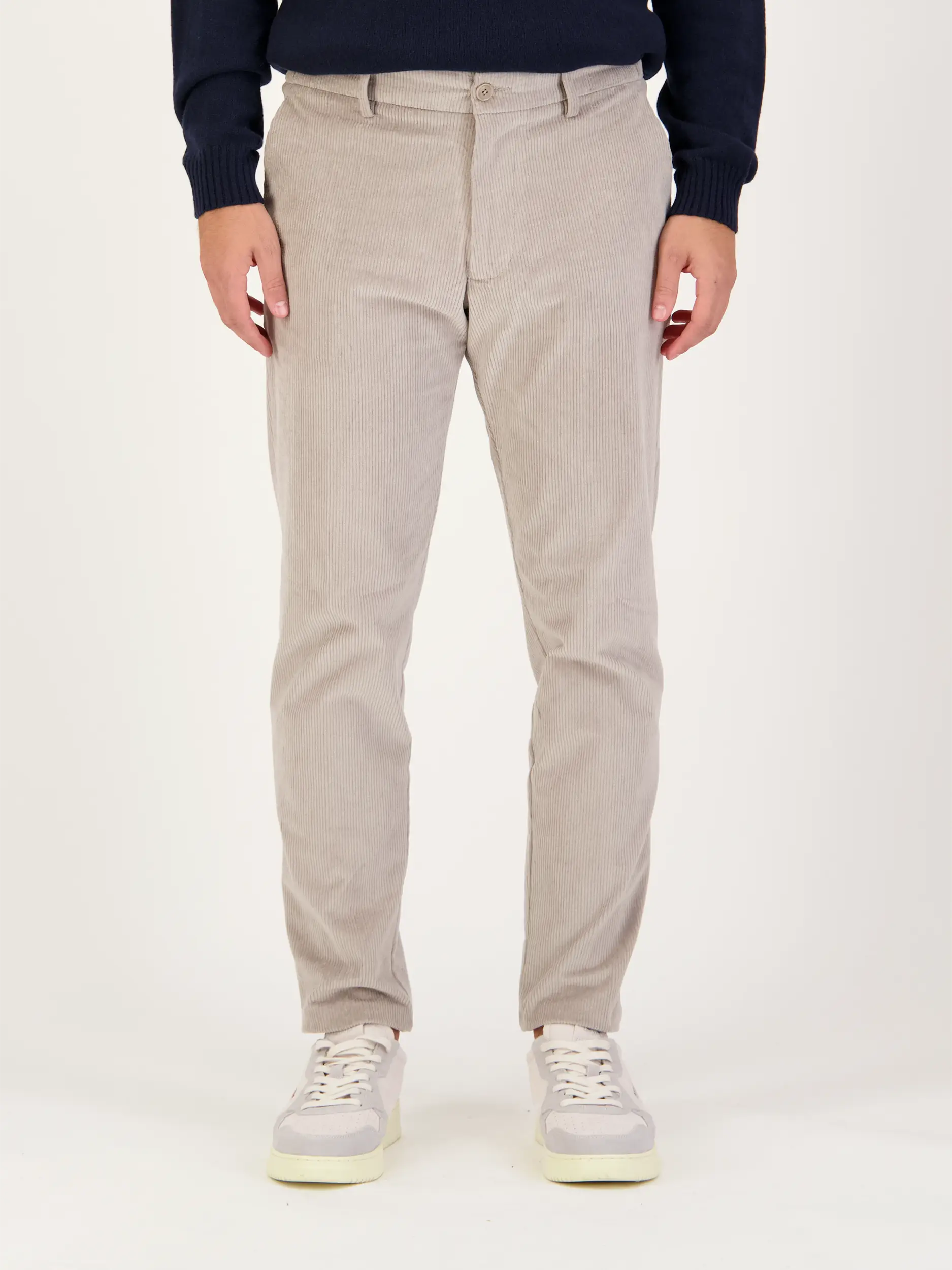 Cordhose - Artikel Vorderseite getragen von einem Modell - Farbe: Beige